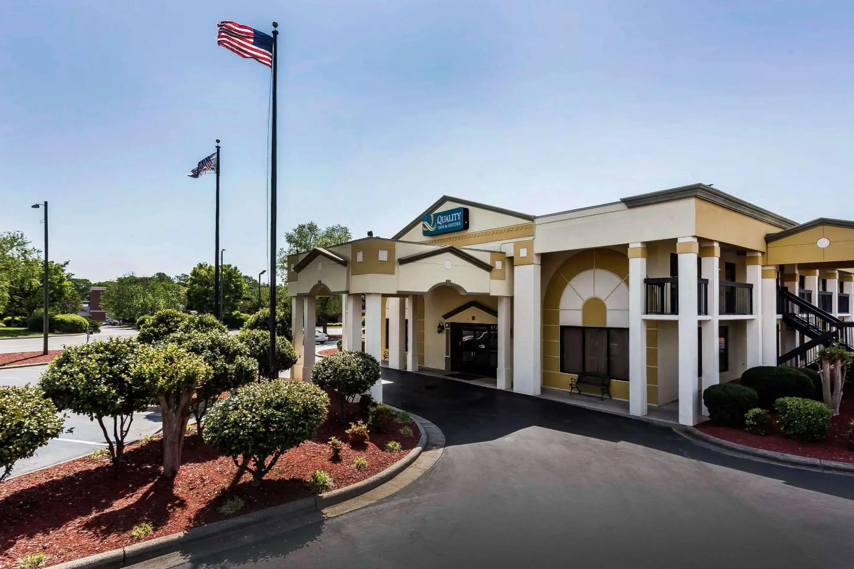 Property building in Quality Inn & Suites Mooresville-Lake Norman Property building in Quality Inn & Suites Mooresville-Lake Norman