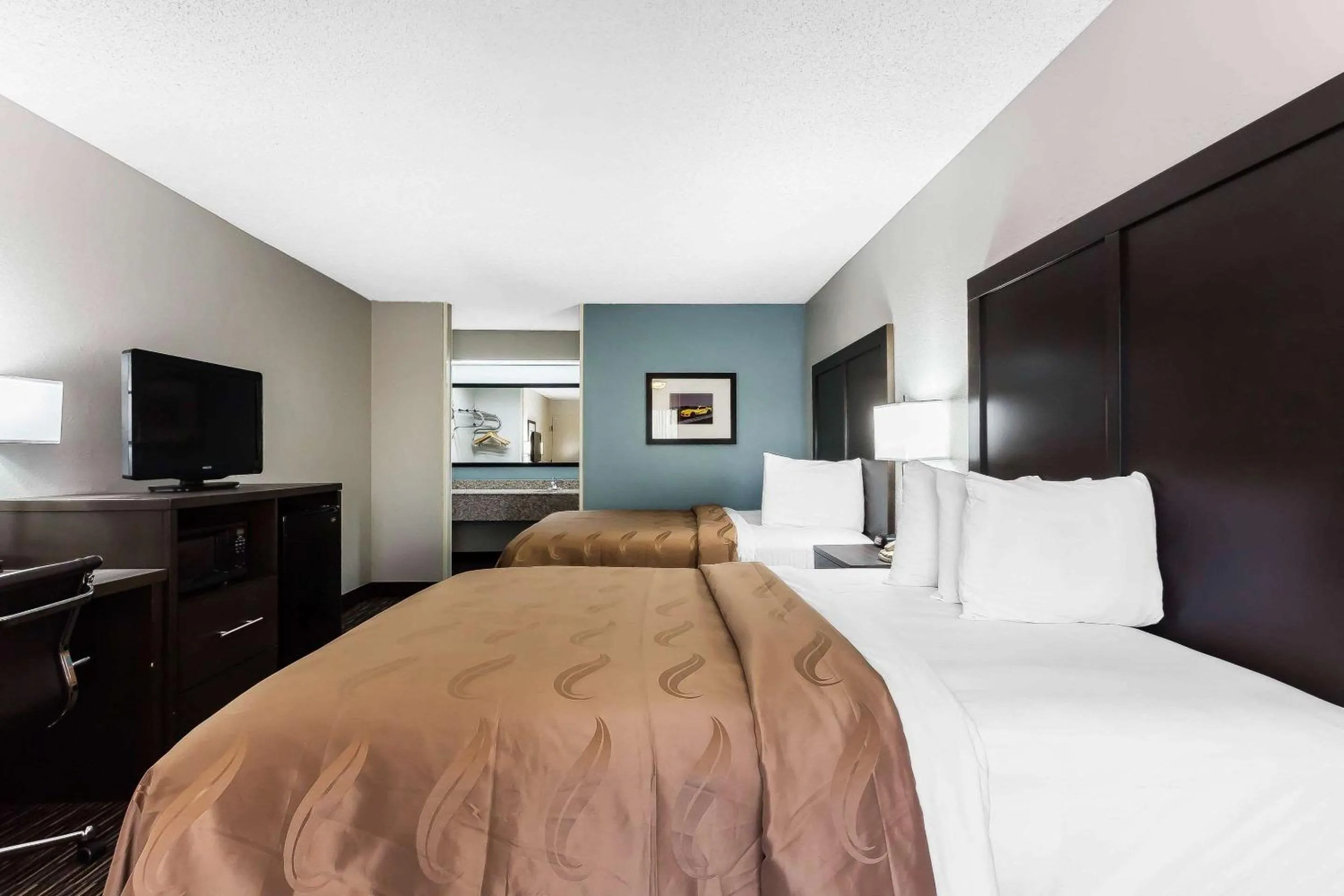 Photo of the whole room, Bed in Quality Inn & Suites Mooresville-Lake Norman