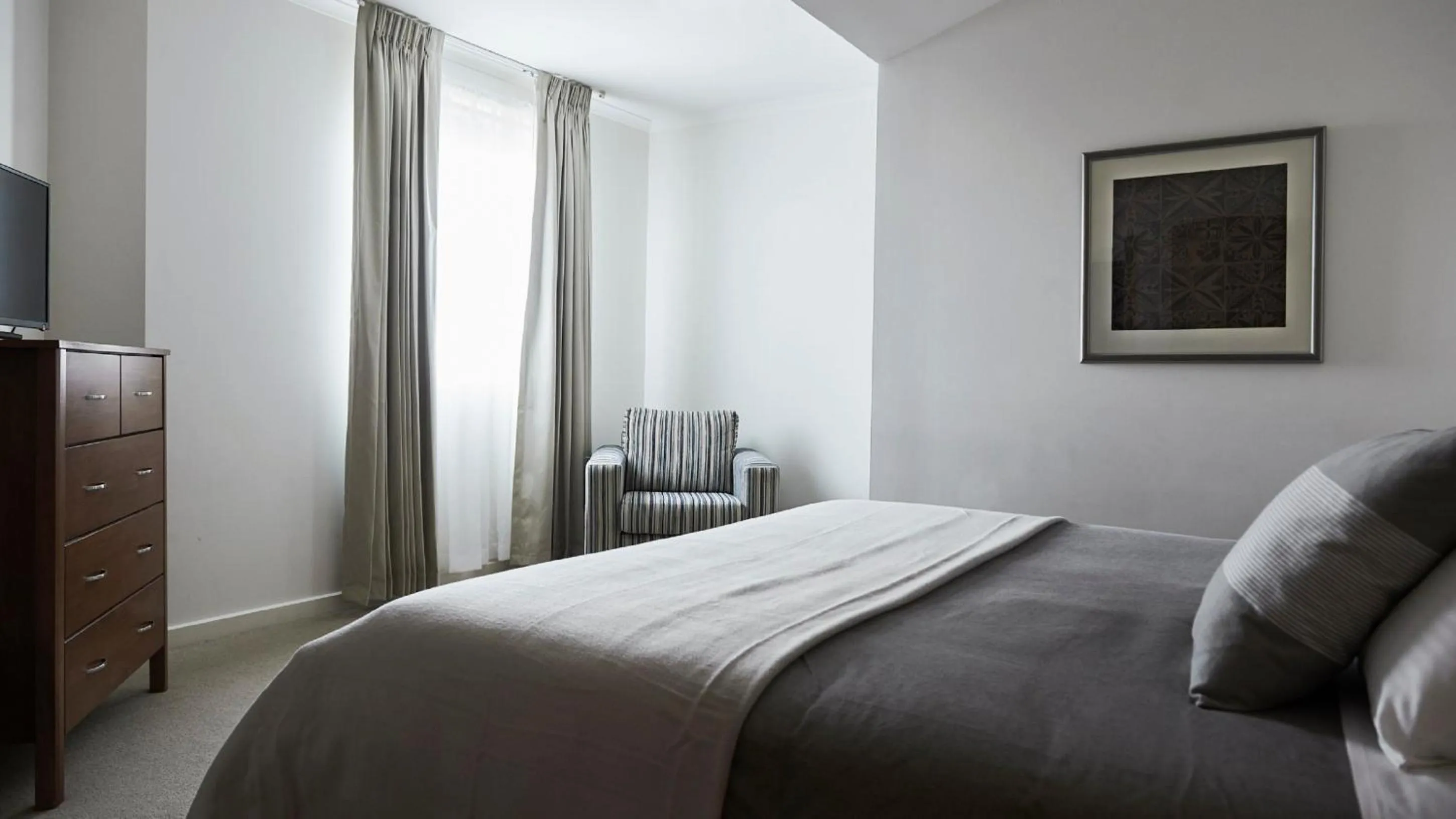 Photo of the whole room, Bed in Plough Hotel