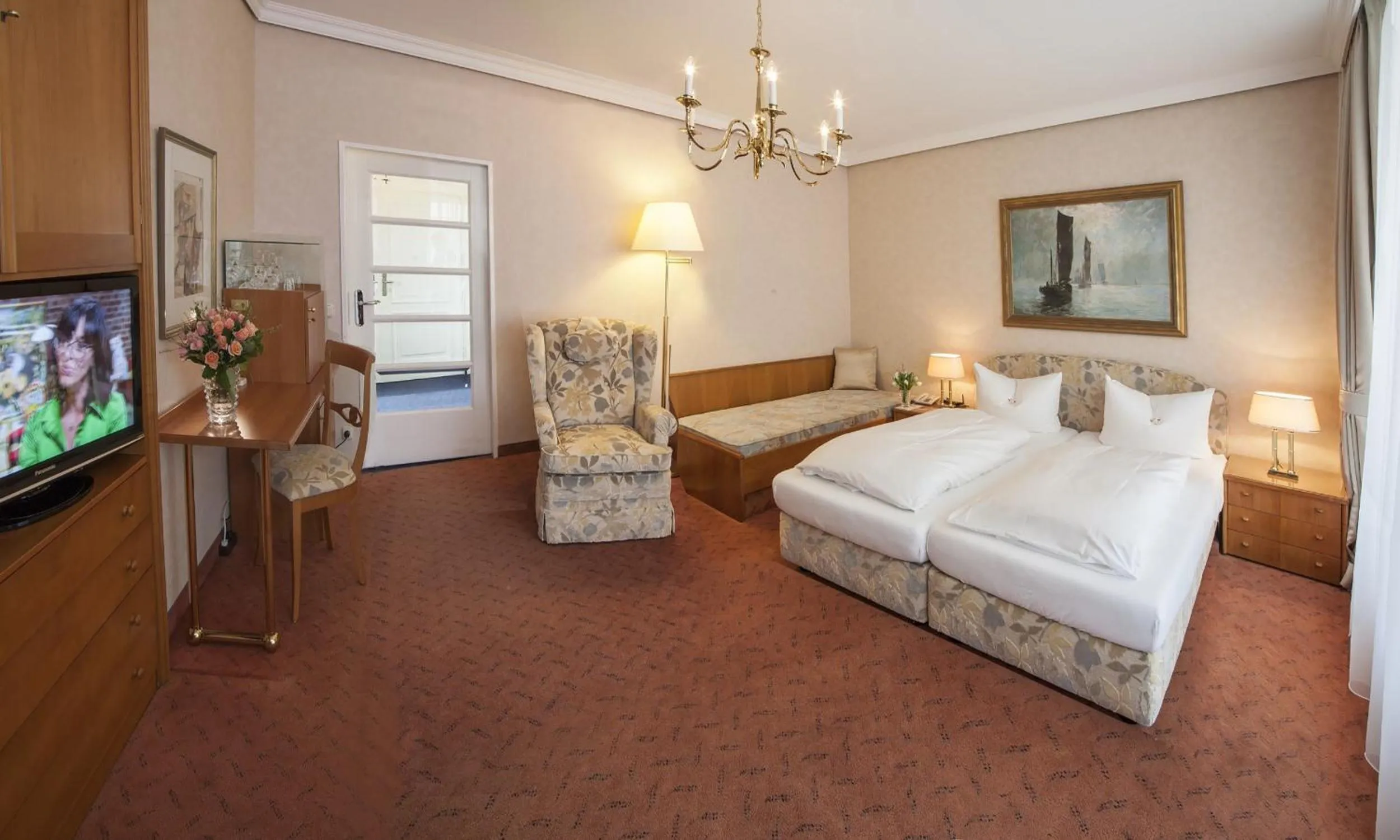 Photo of the whole room, Bed in Strandhotel Monbijou GmbH garni