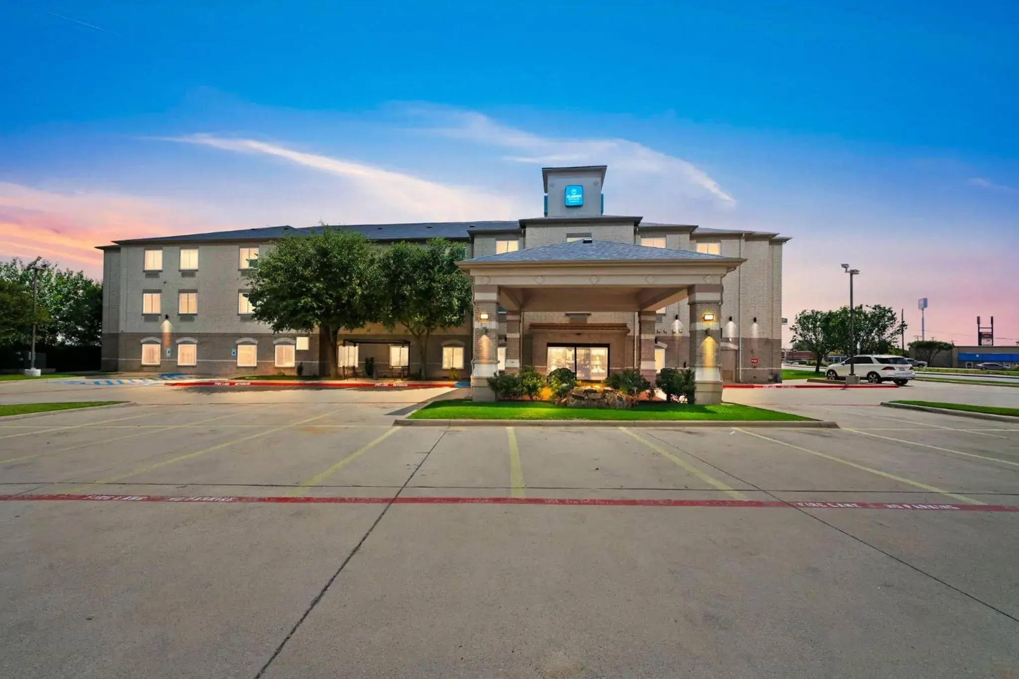 Property building in Clarion Inn & Suites Weatherford South Property building in Clarion Inn & Suites Weatherford South