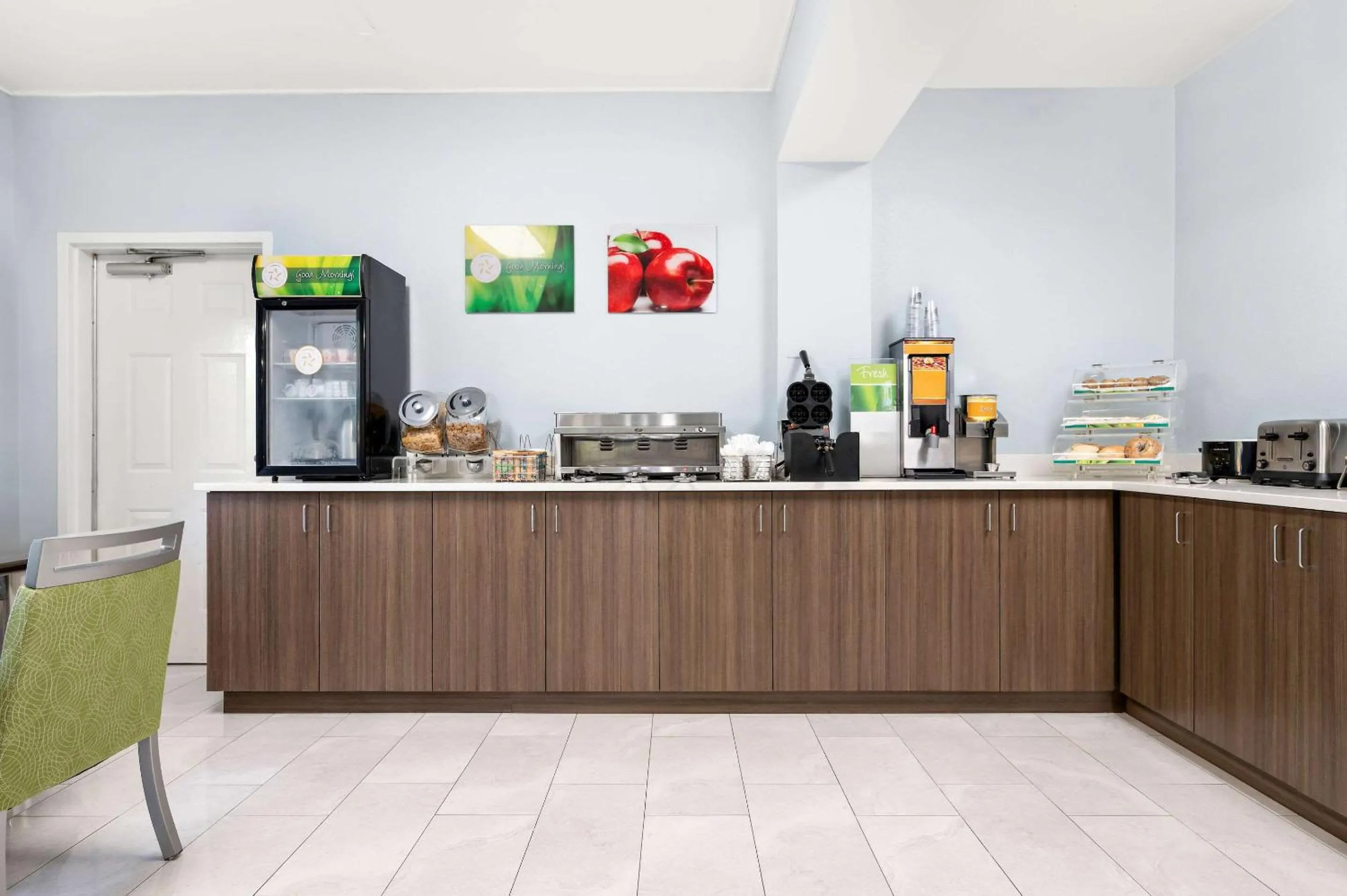 Breakfast in Quality Inn Pelham I-65 exit 246