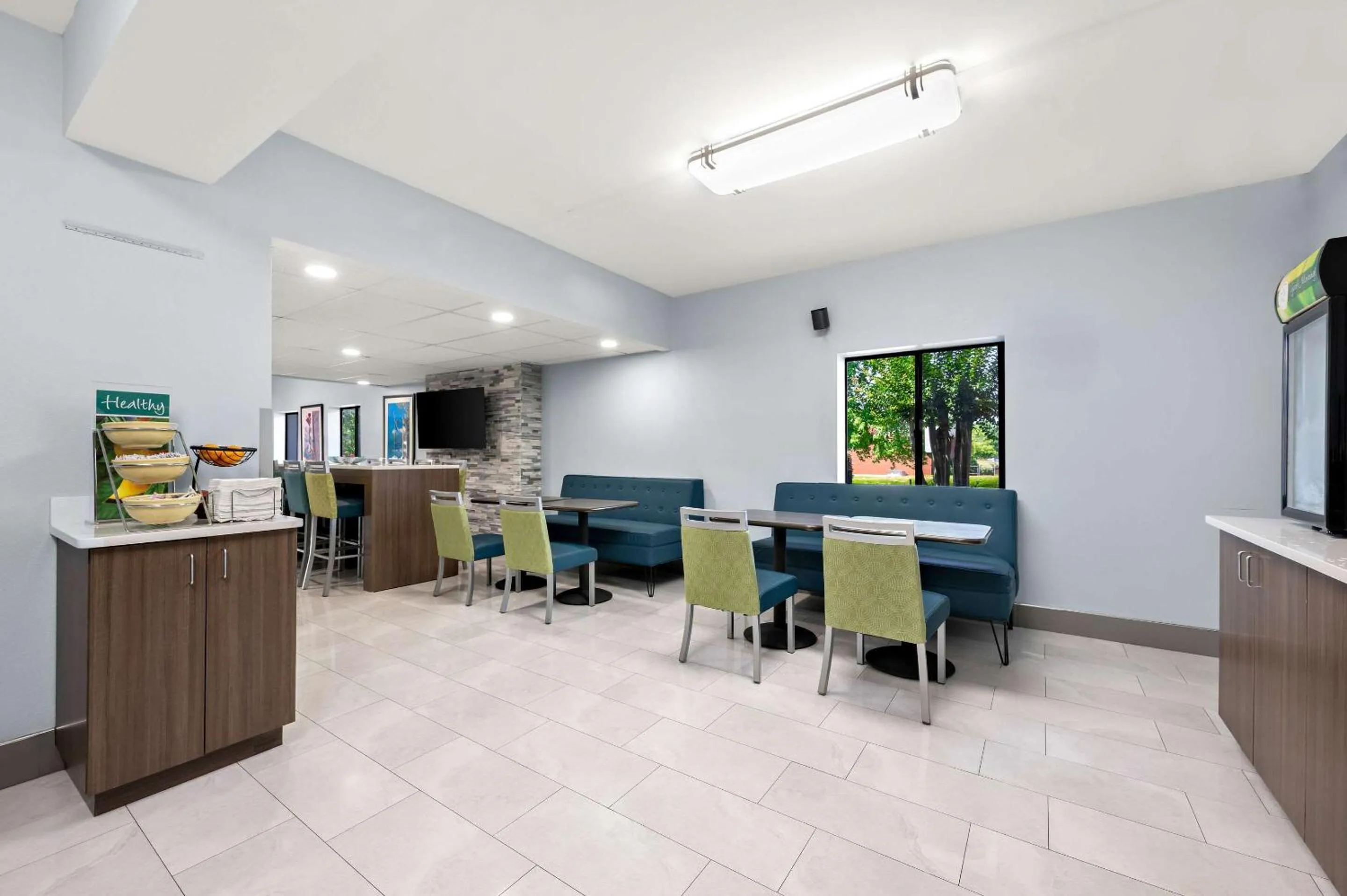 Breakfast in Quality Inn Pelham I-65 exit 246