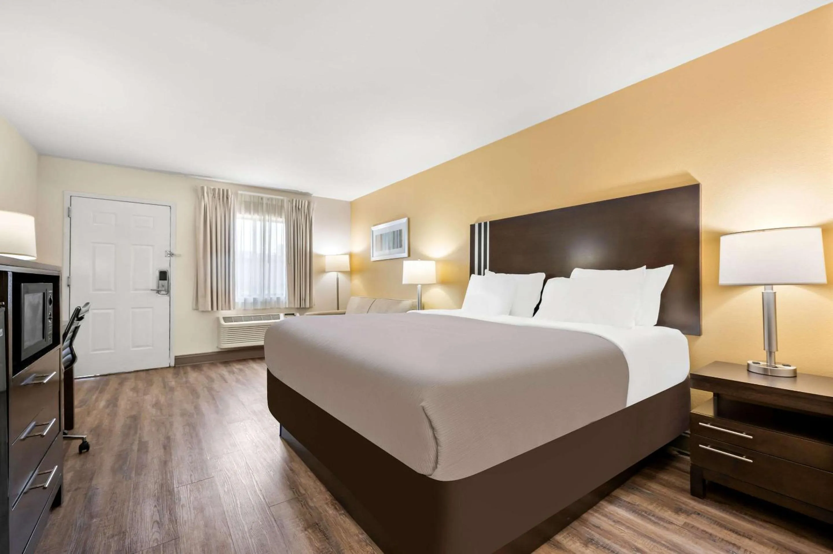 Bedroom, Bed in Quality Inn Pelham I-65 exit 246