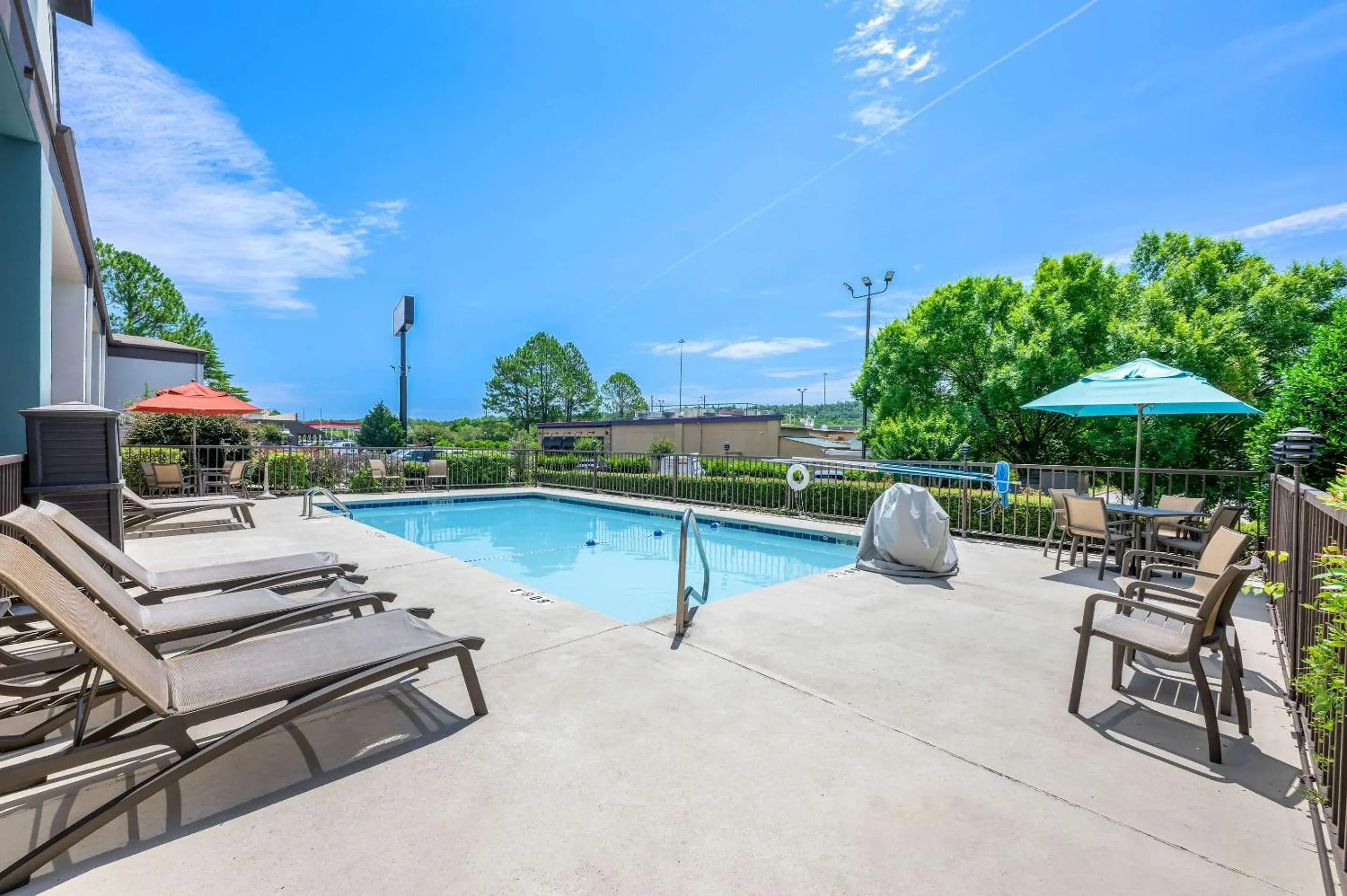 Swimming pool in Quality Inn Pelham I-65 exit 246 Swimming pool in Quality Inn Pelham I-65 exit 246