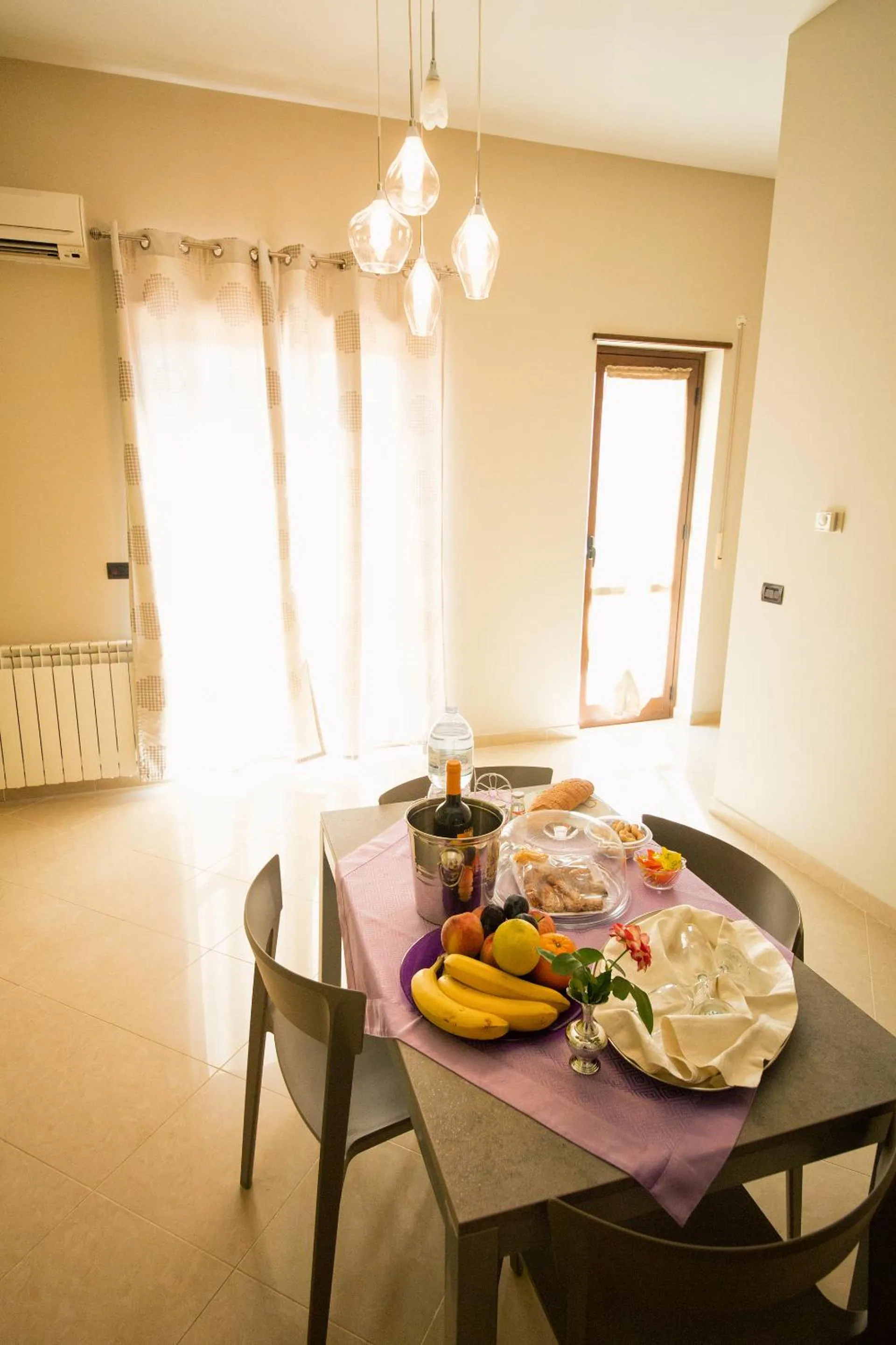 Dining area in Sicilia Case Vacanze