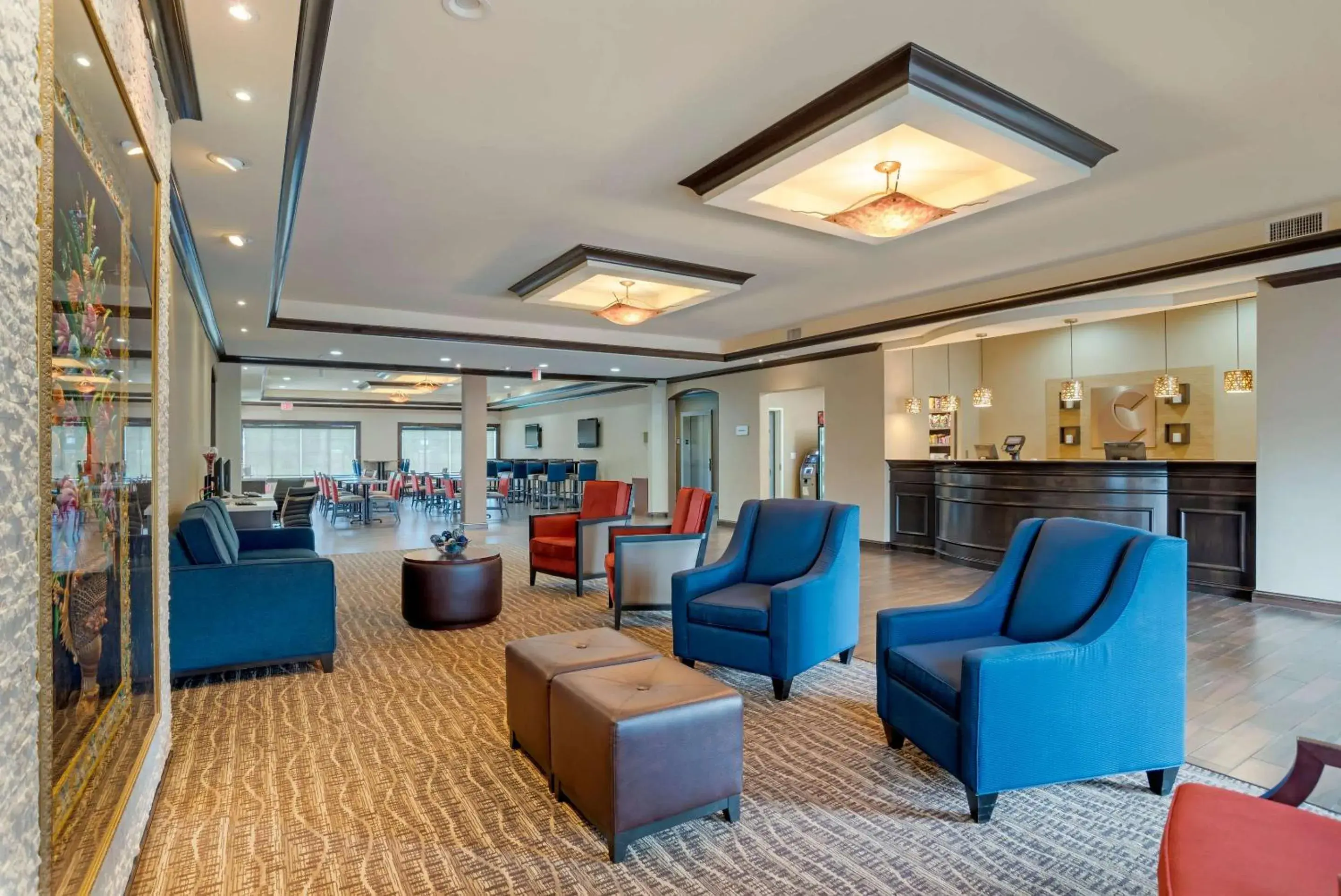 Lobby or reception in Comfort Suites Alexandria North Lobby or reception in Comfort Suites Alexandria North