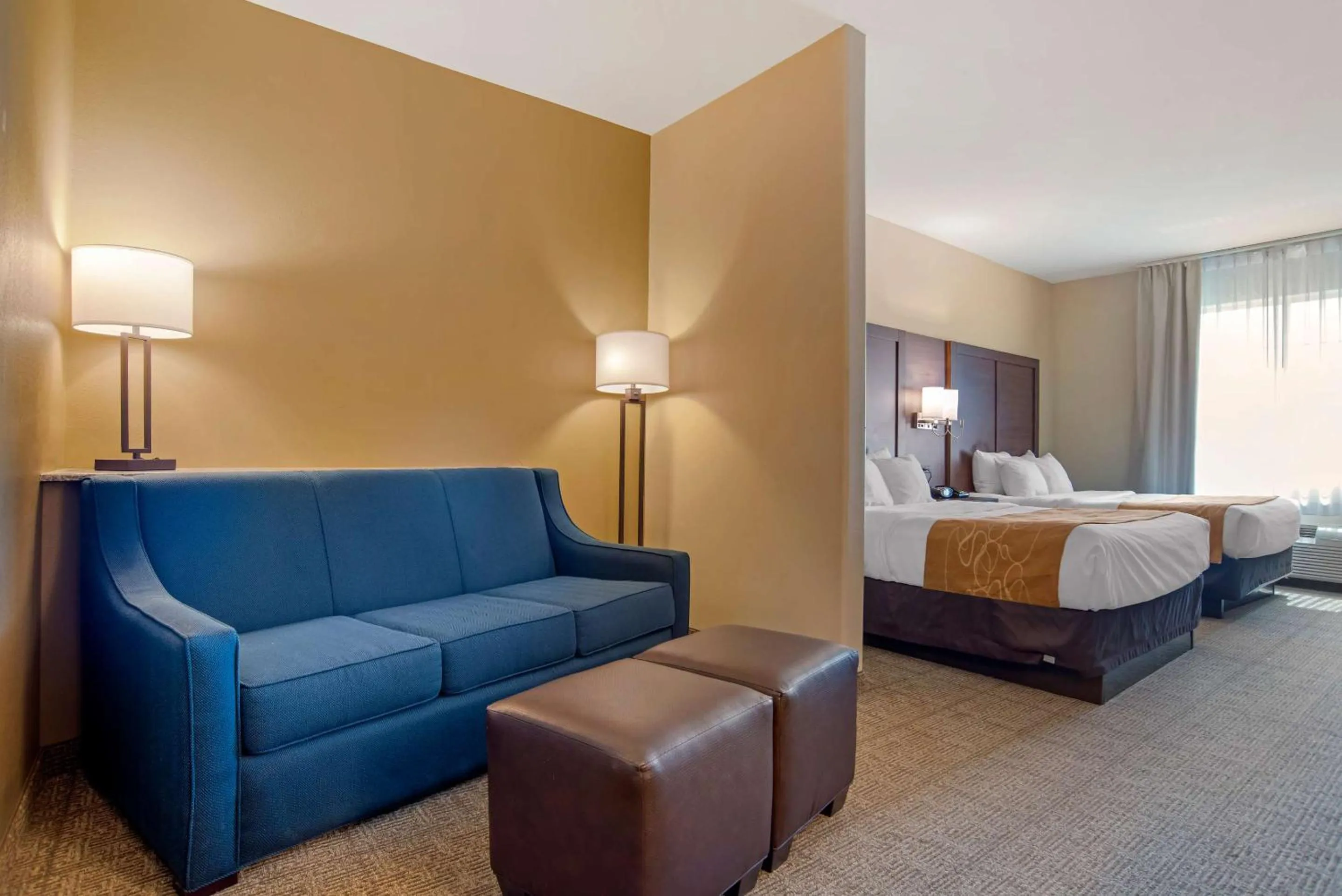 Bedroom, Bed in Comfort Suites Alexandria North