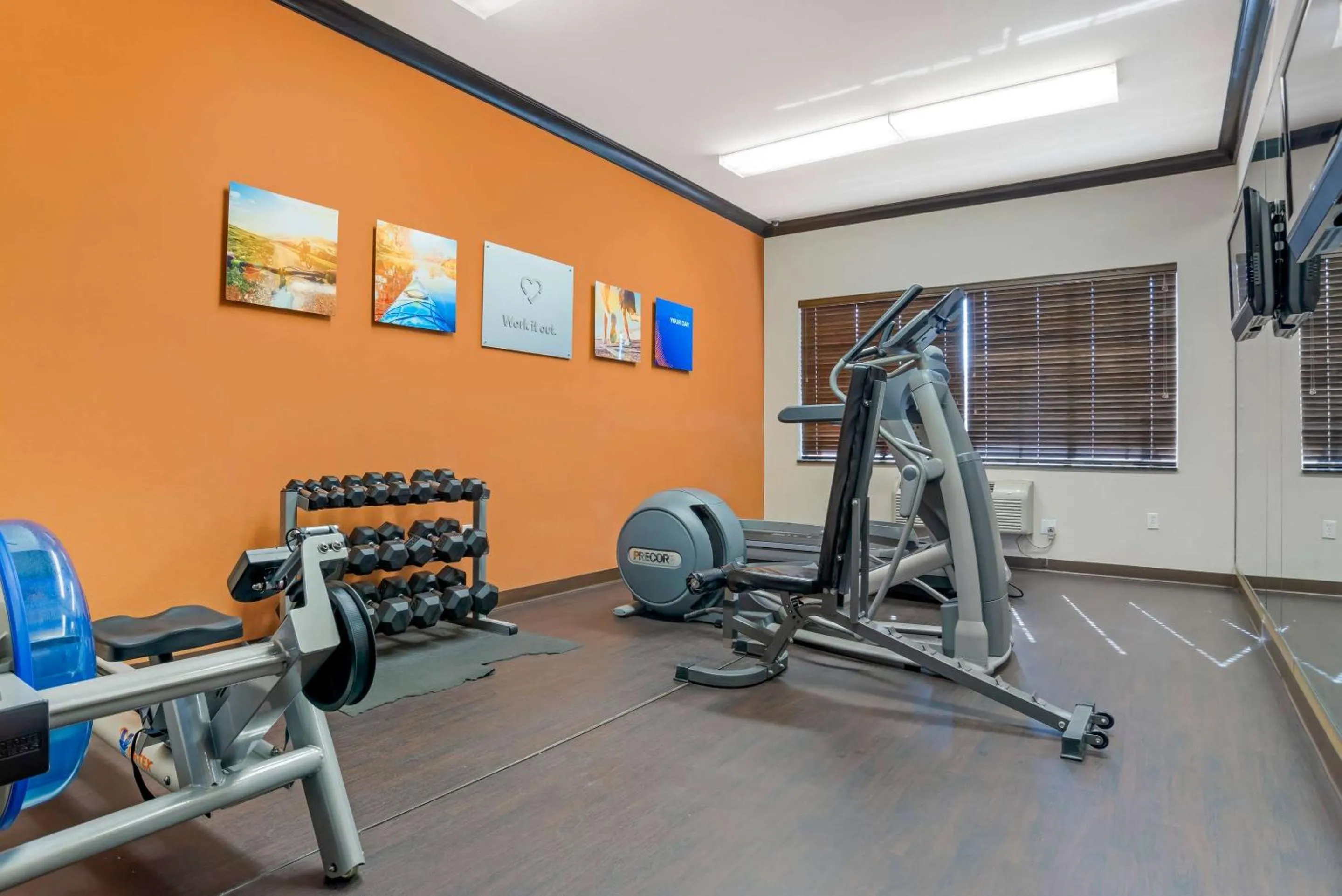 Fitness centre/facilities in Comfort Suites Alexandria North