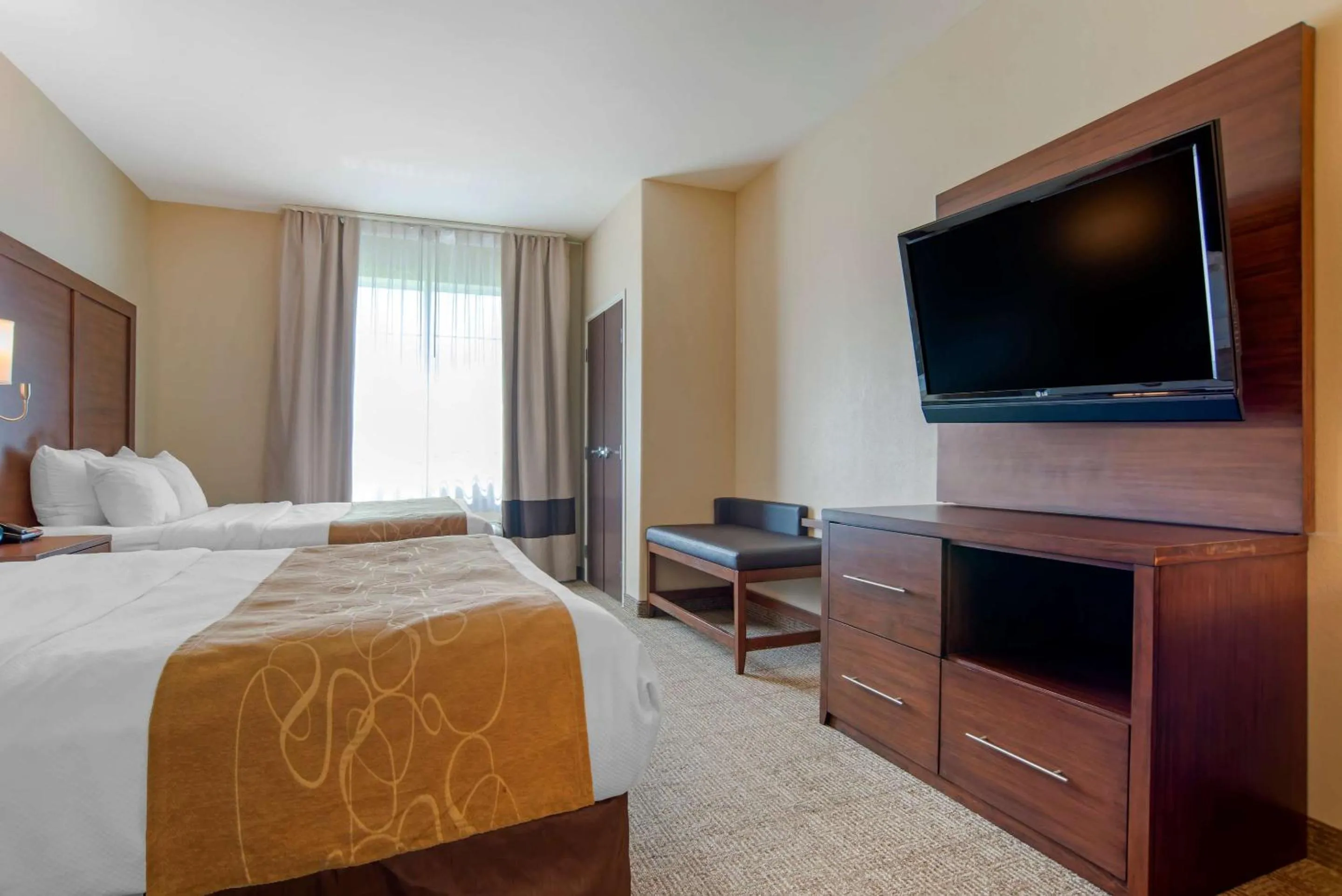 Bedroom, Bed in Comfort Suites Alexandria North