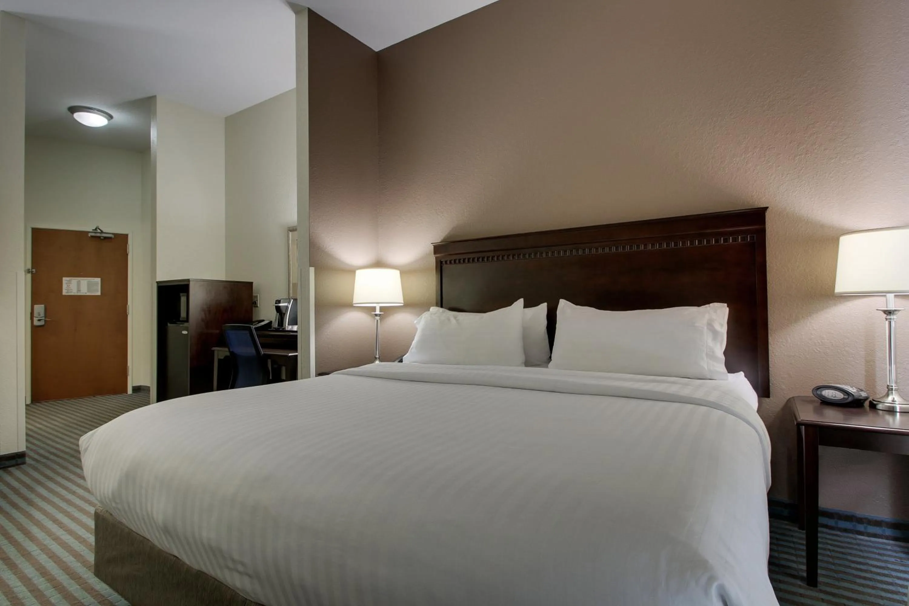 Photo of the whole room, Bed in Holiday Inn Express Leland - Wilmington Area by IHG