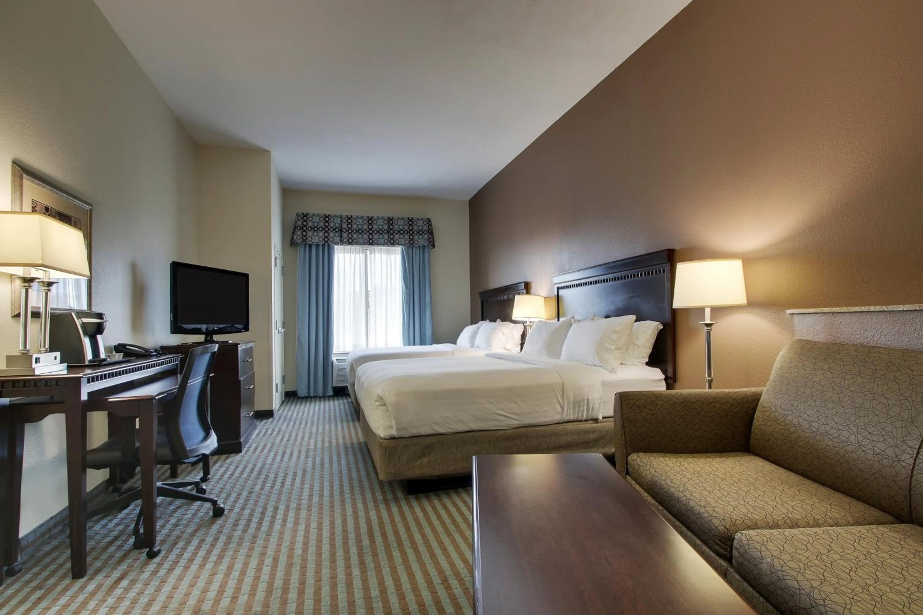 Photo of the whole room, Bed in Holiday Inn Express Leland - Wilmington Area by IHG