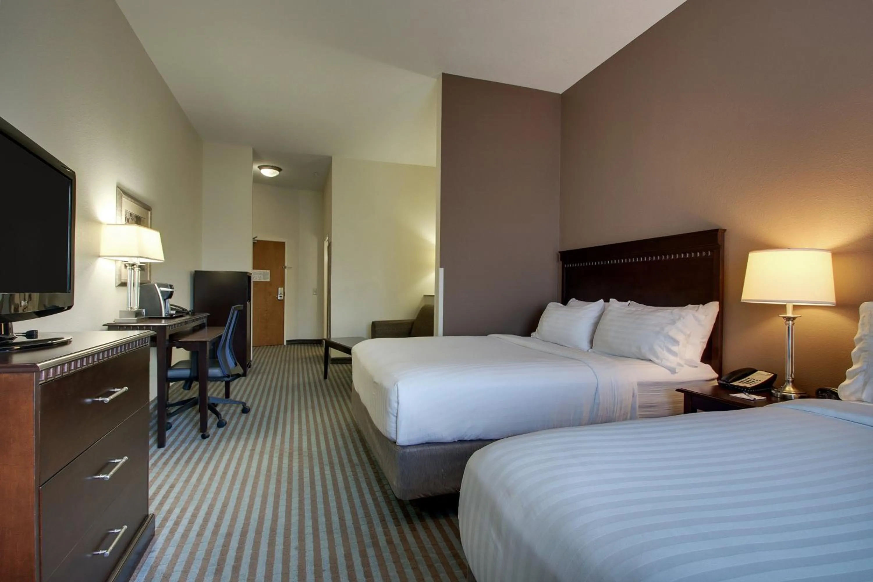 Photo of the whole room, Bed in Holiday Inn Express Leland - Wilmington Area by IHG