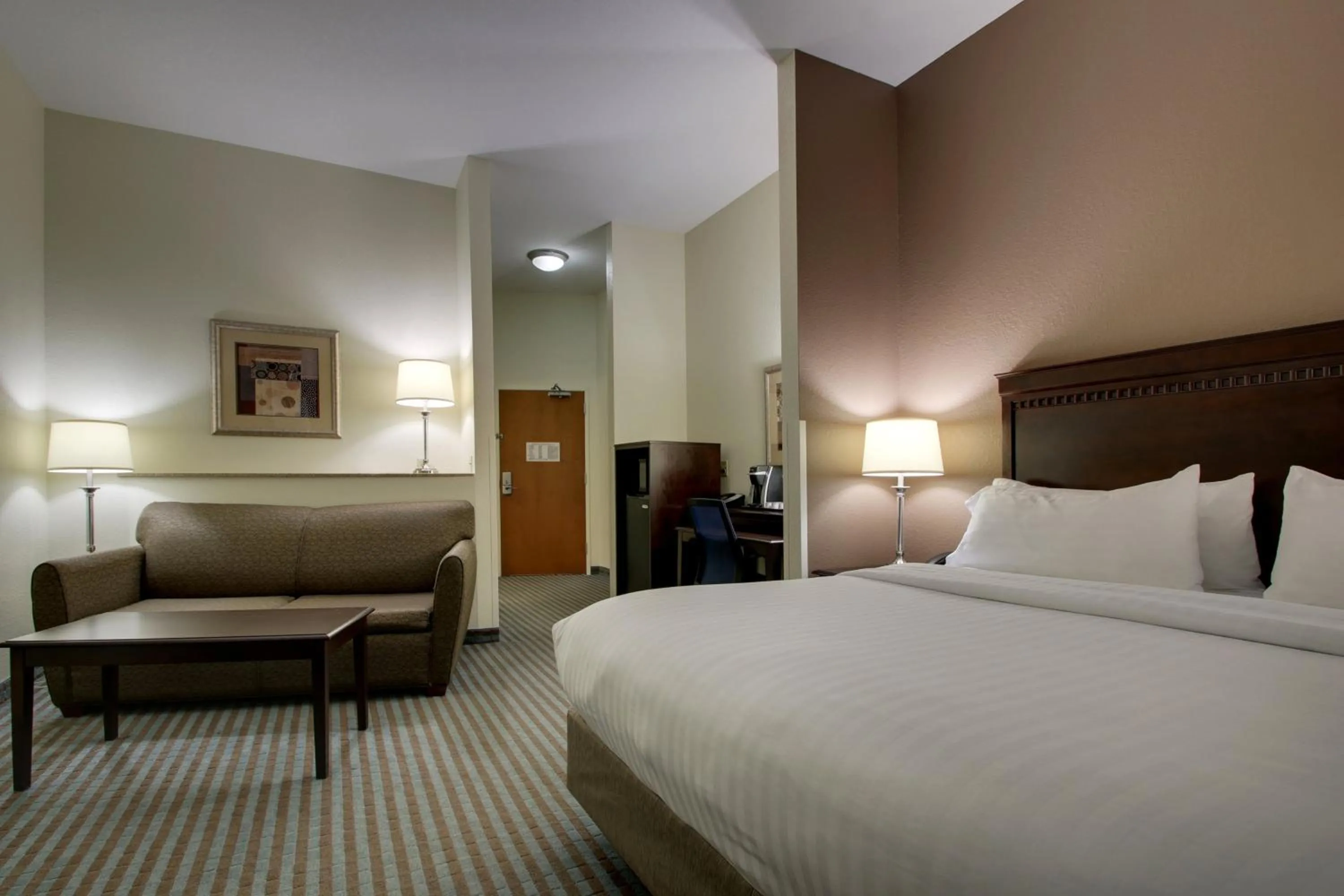 Photo of the whole room, Bed in Holiday Inn Express Leland - Wilmington Area by IHG