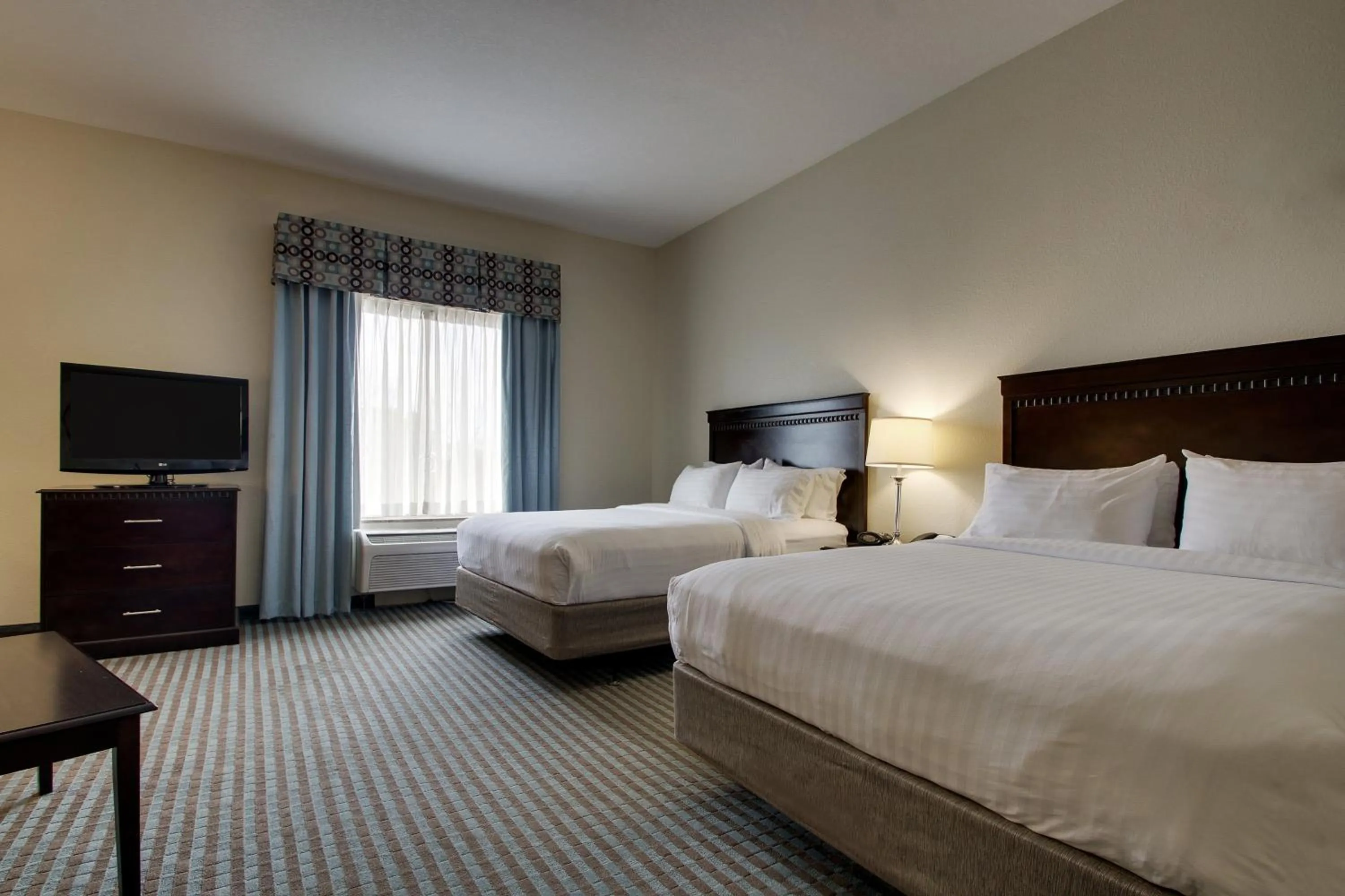 Photo of the whole room, Bed in Holiday Inn Express Leland - Wilmington Area by IHG