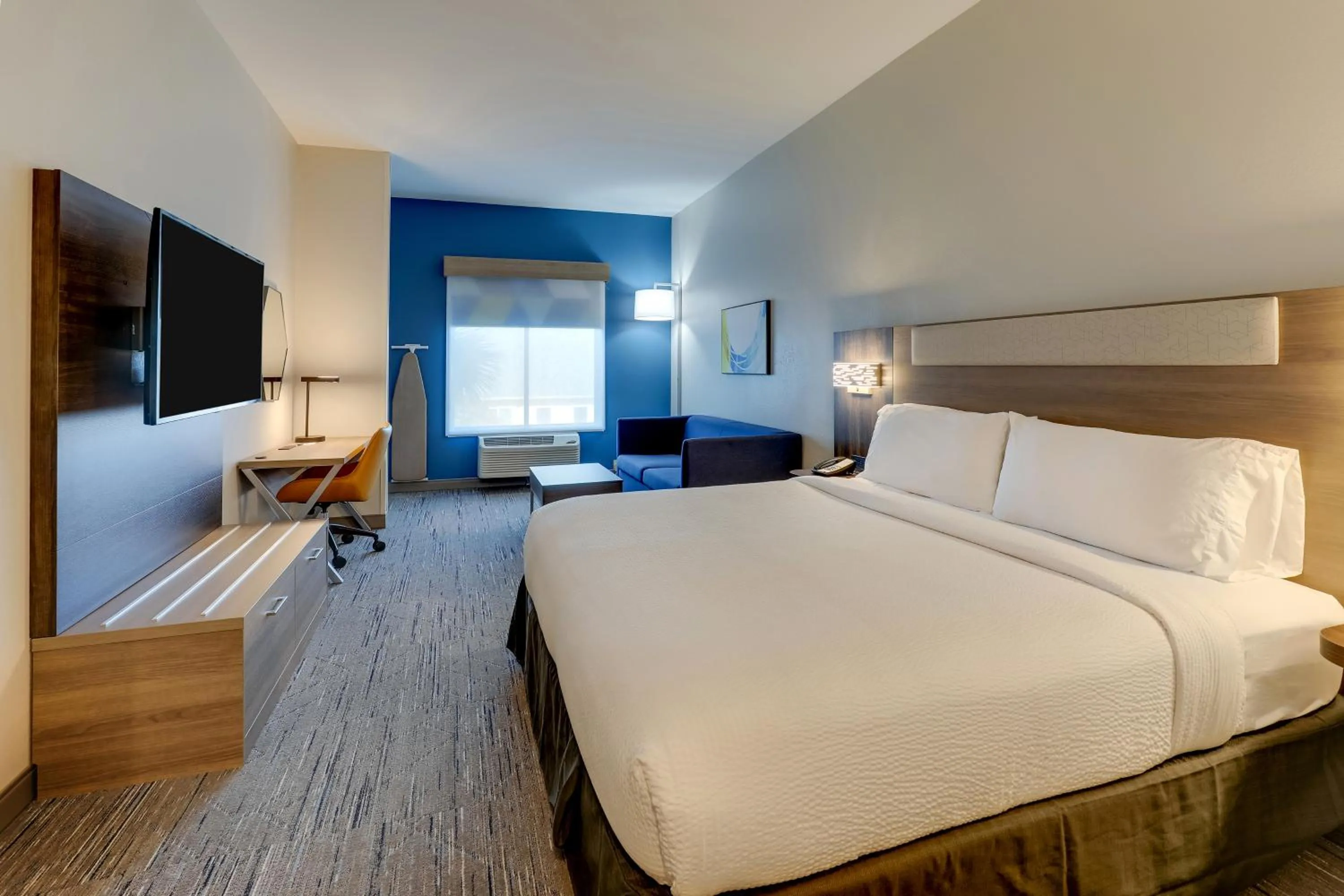 Bedroom, Bed in Holiday Inn Express Leland - Wilmington Area by IHG