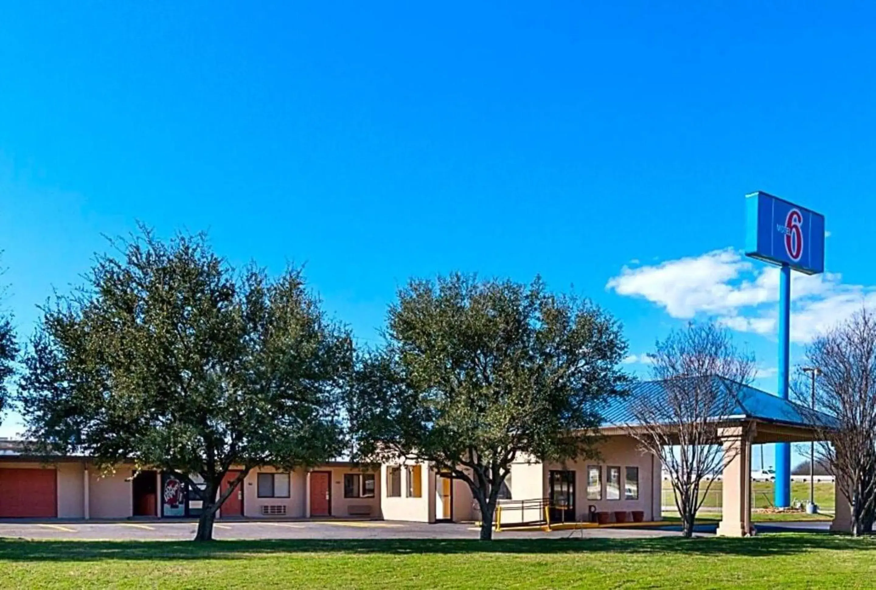 Property building in Motel 6-Waco, TX Property building in Motel 6-Waco, TX