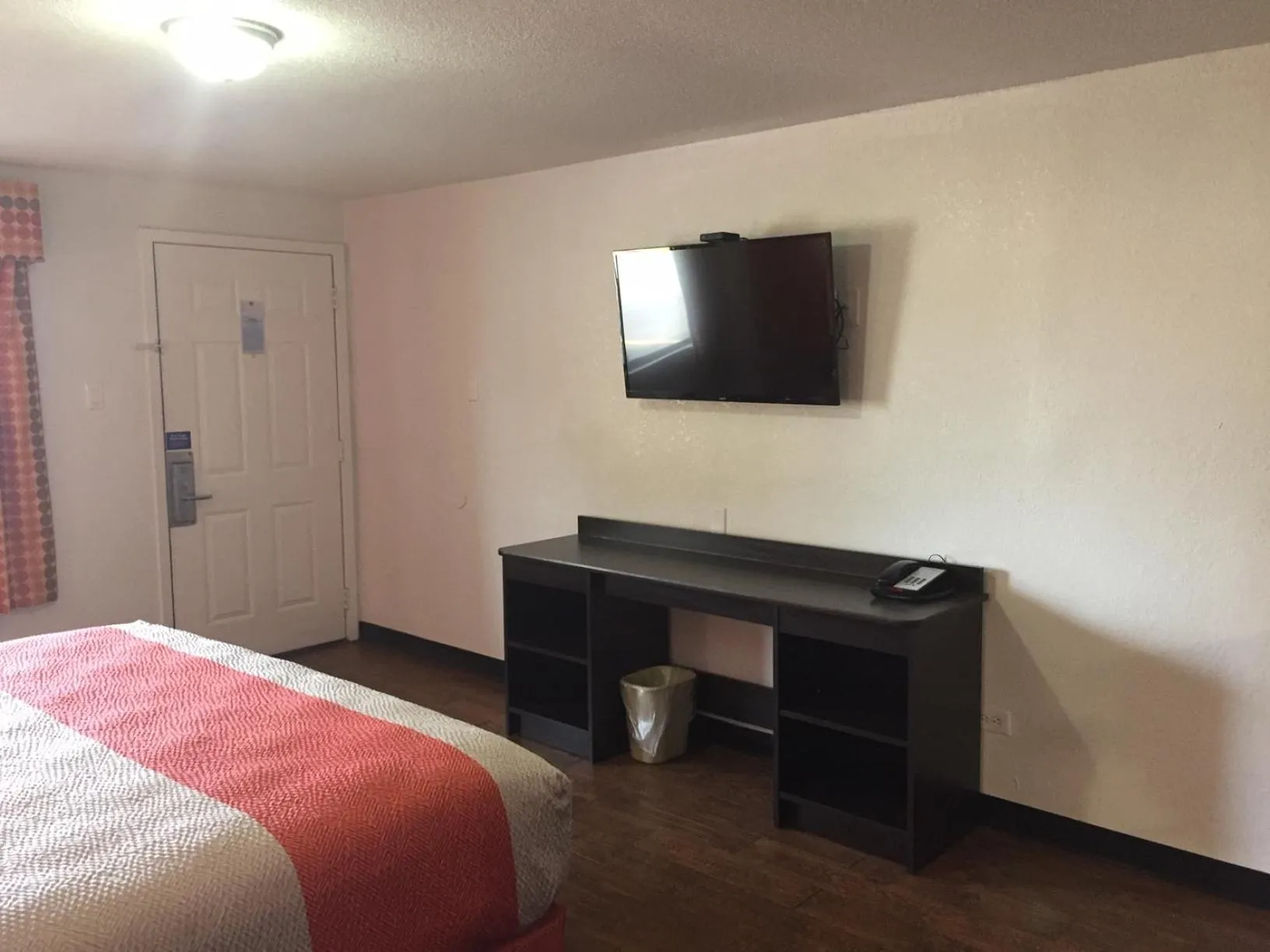 Bedroom, Bed in Motel 6-Waco, TX