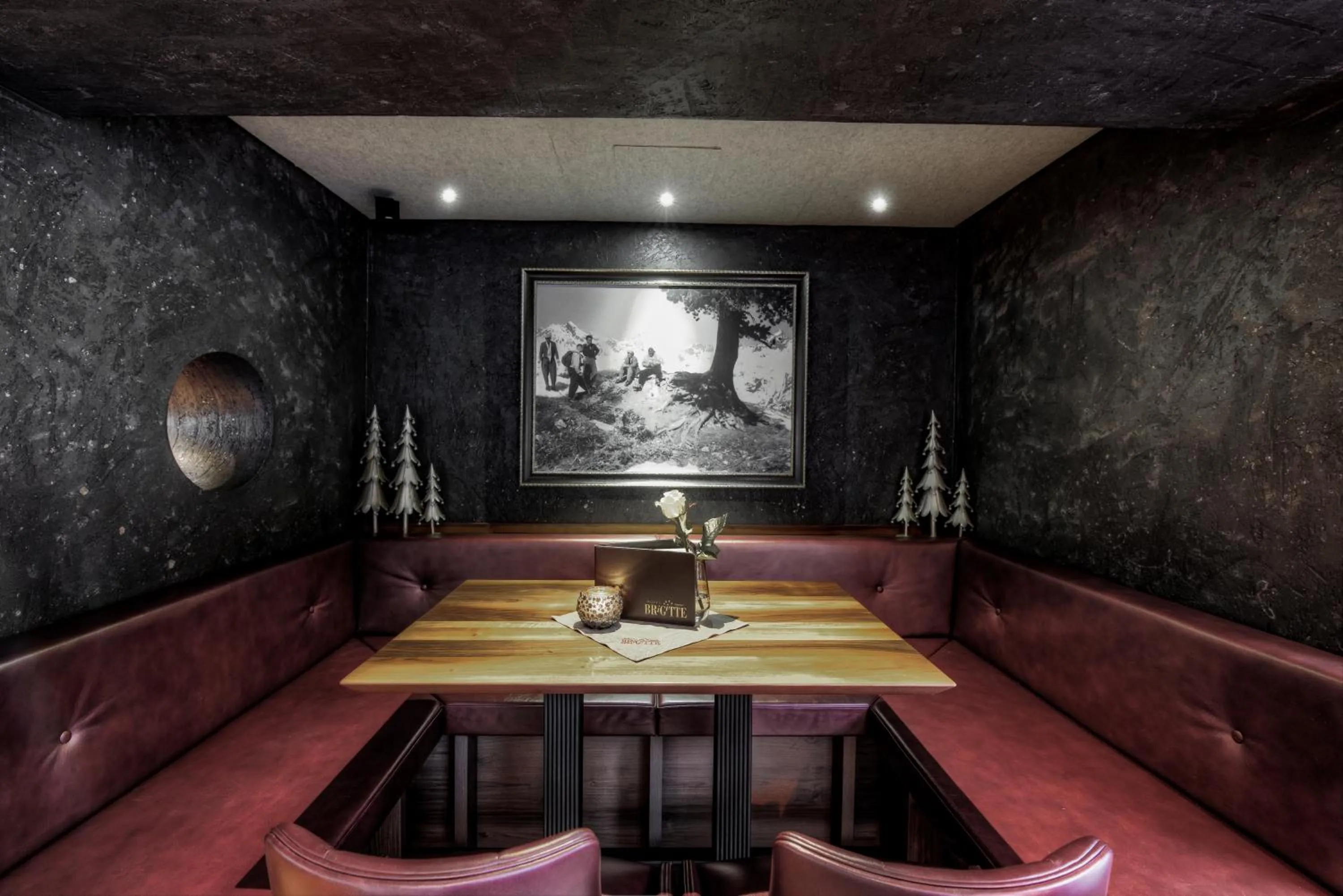 Restaurant/places to eat in Hotel Brigitte