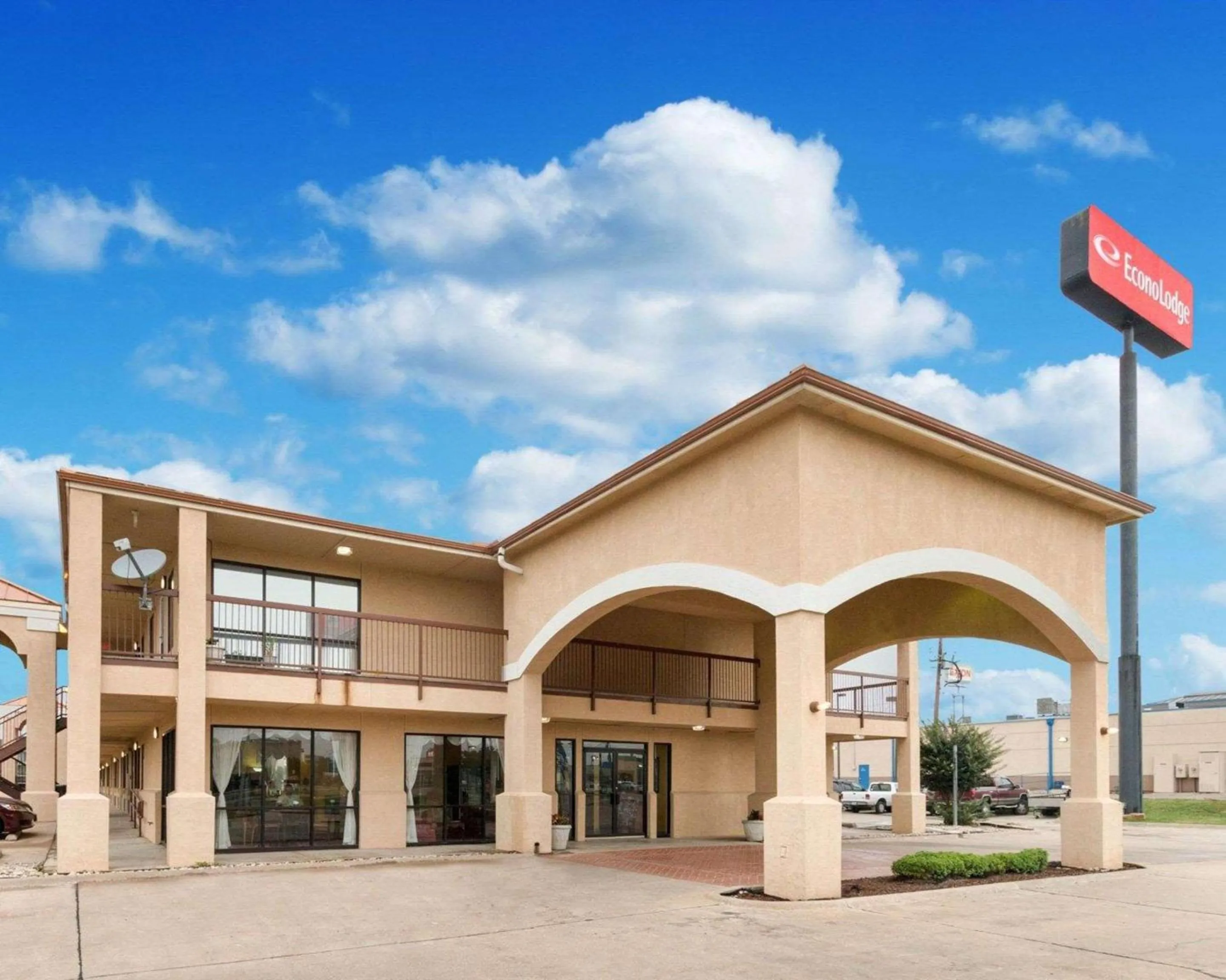 Property building in Econo Lodge Hillsboro I-35