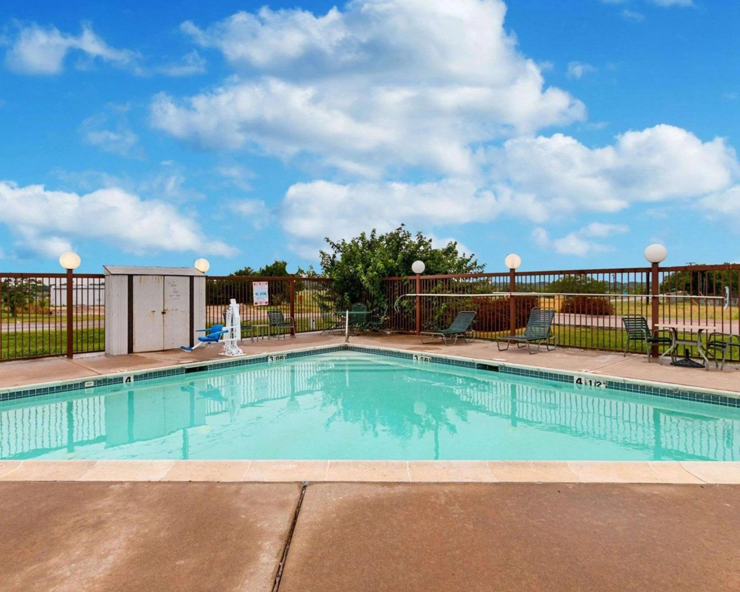 On site in Econo Lodge Hillsboro I-35