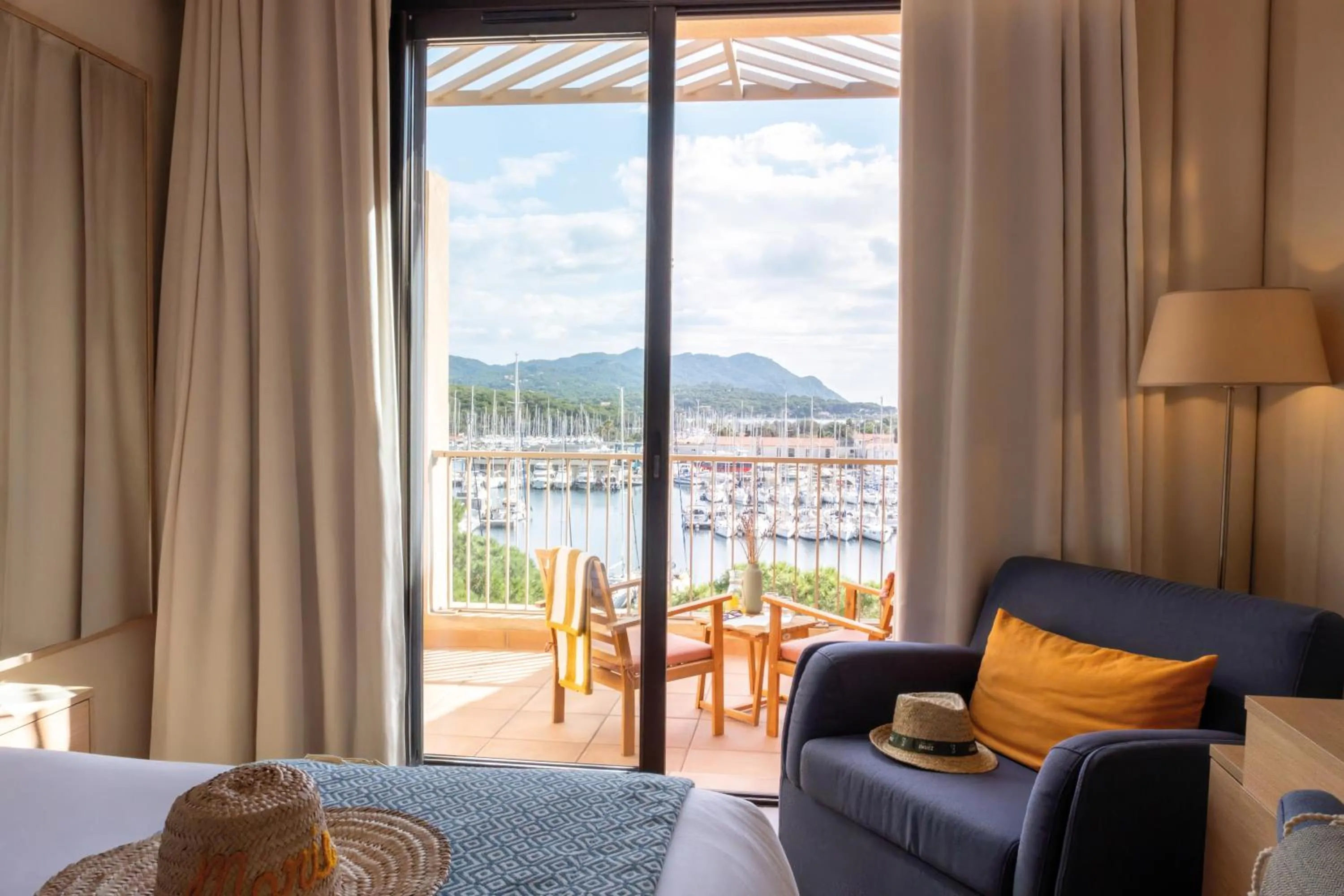 Balcony/Terrace, Bed in Hôtel Helios & SPA - Ile des Embiez