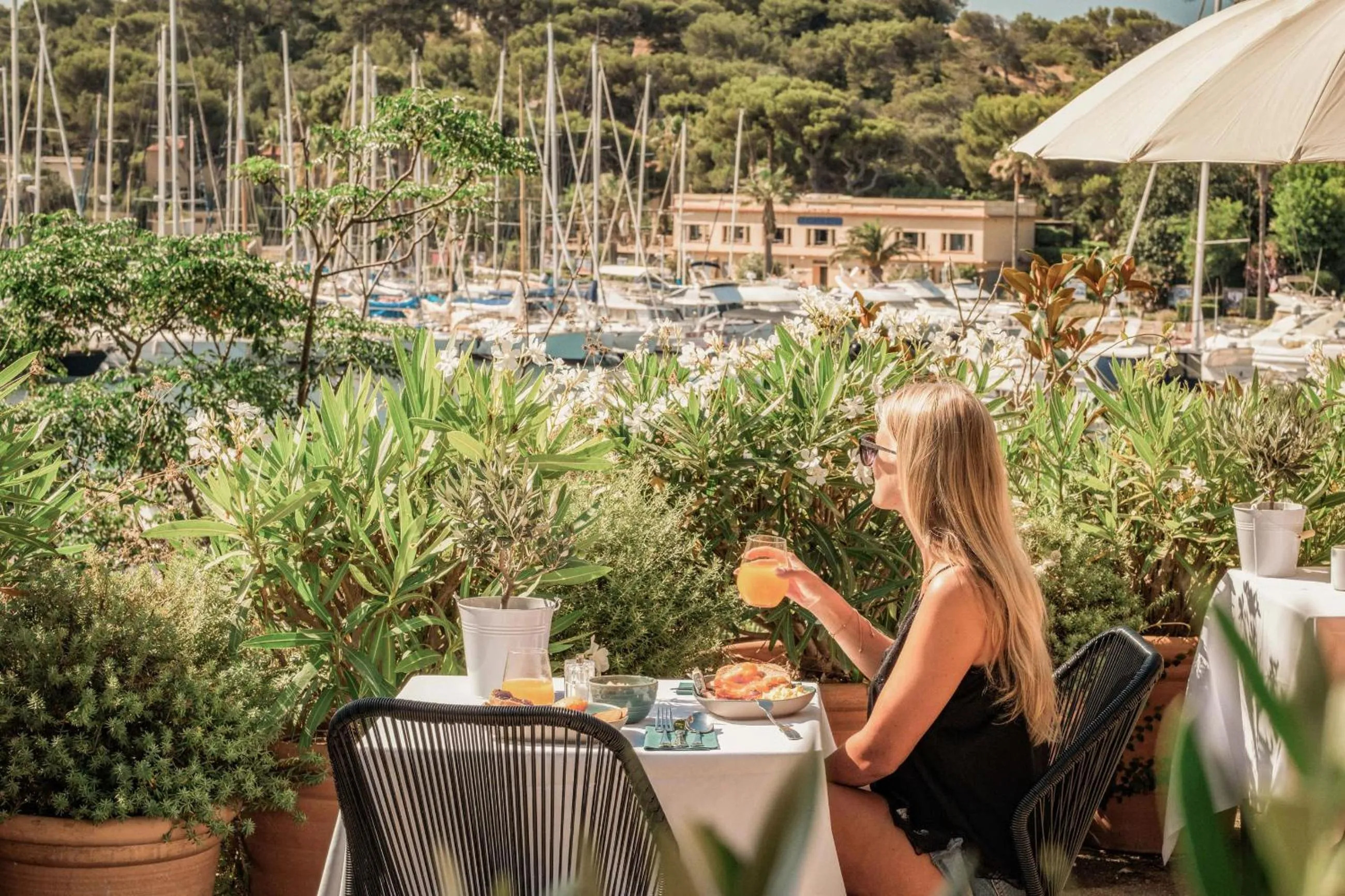 People in Hôtel Helios & SPA - Ile des Embiez