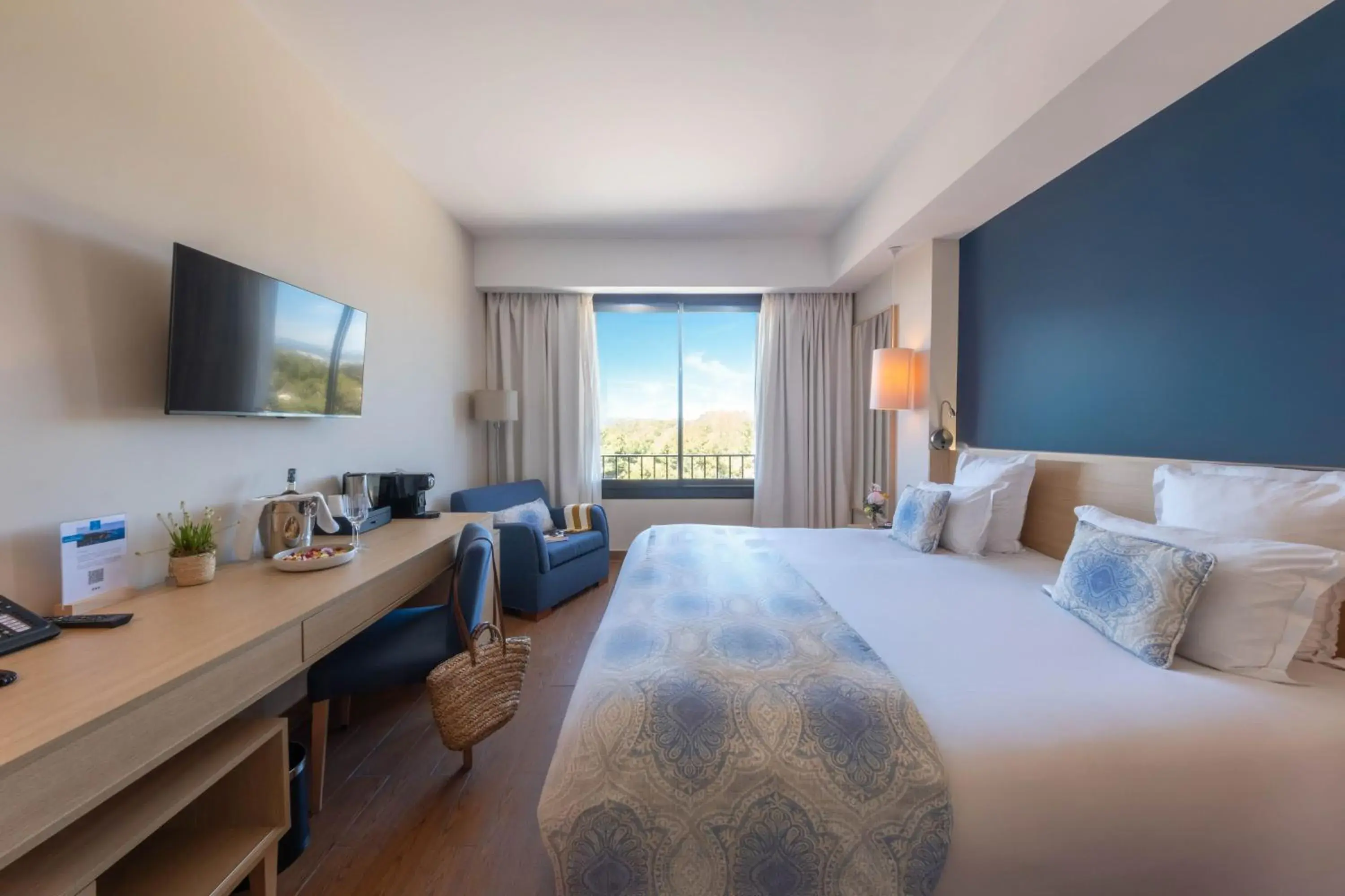 Bed in Hôtel Helios & SPA - Ile des Embiez Bed in Hôtel Helios & SPA - Ile des Embiez