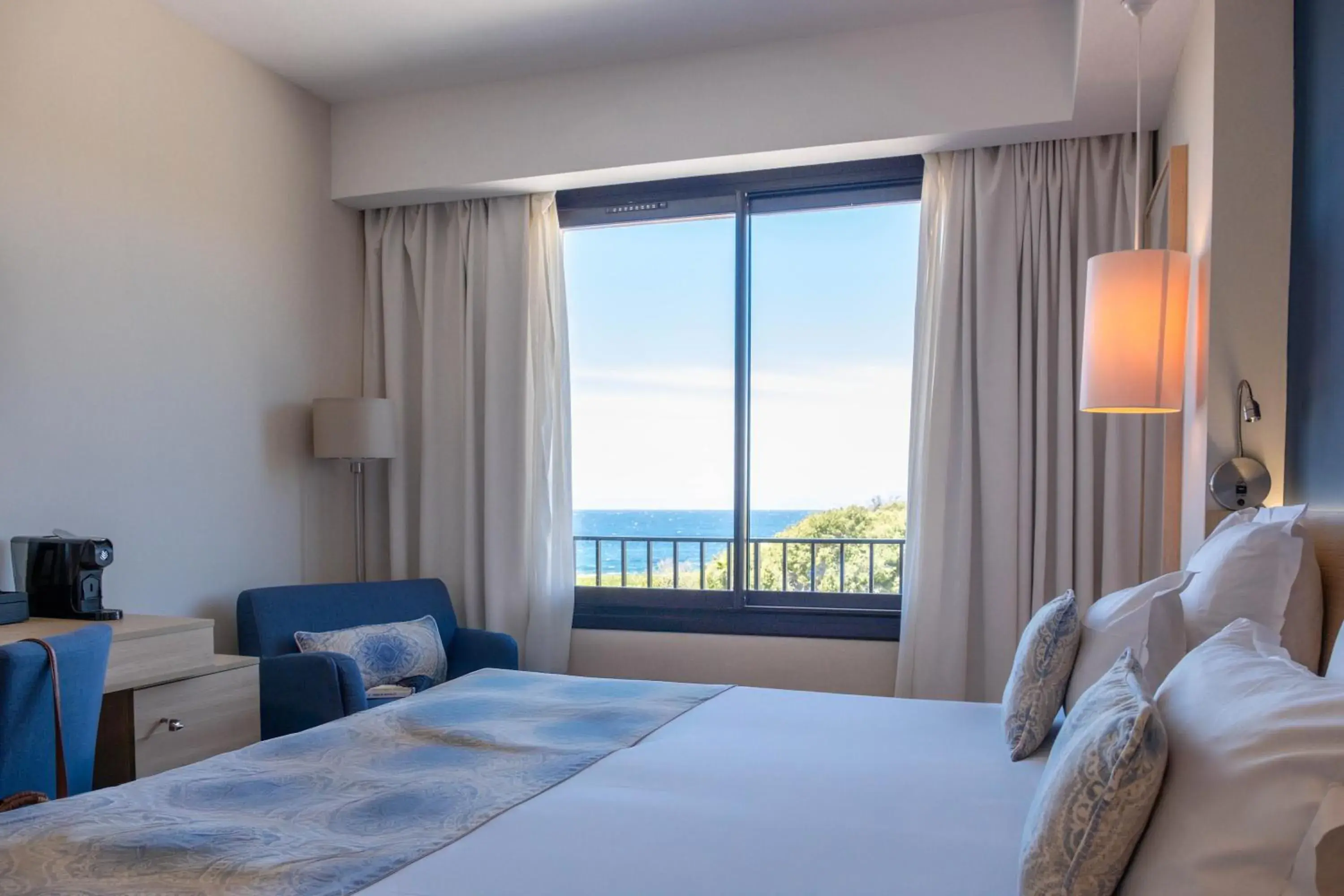 Bed in Hôtel Helios & SPA - Ile des Embiez Bed in Hôtel Helios & SPA - Ile des Embiez