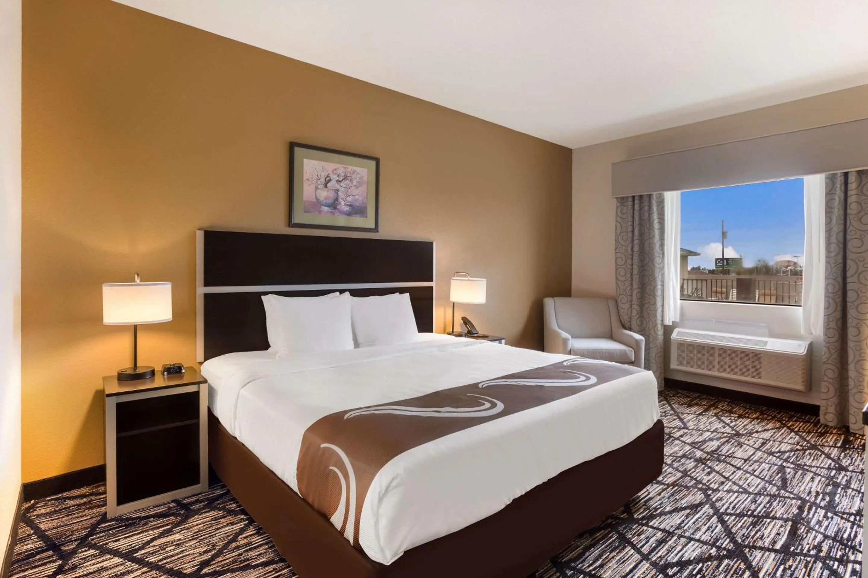 Bedroom, Bed in Quality Inn & Suites Pearl-Jackson