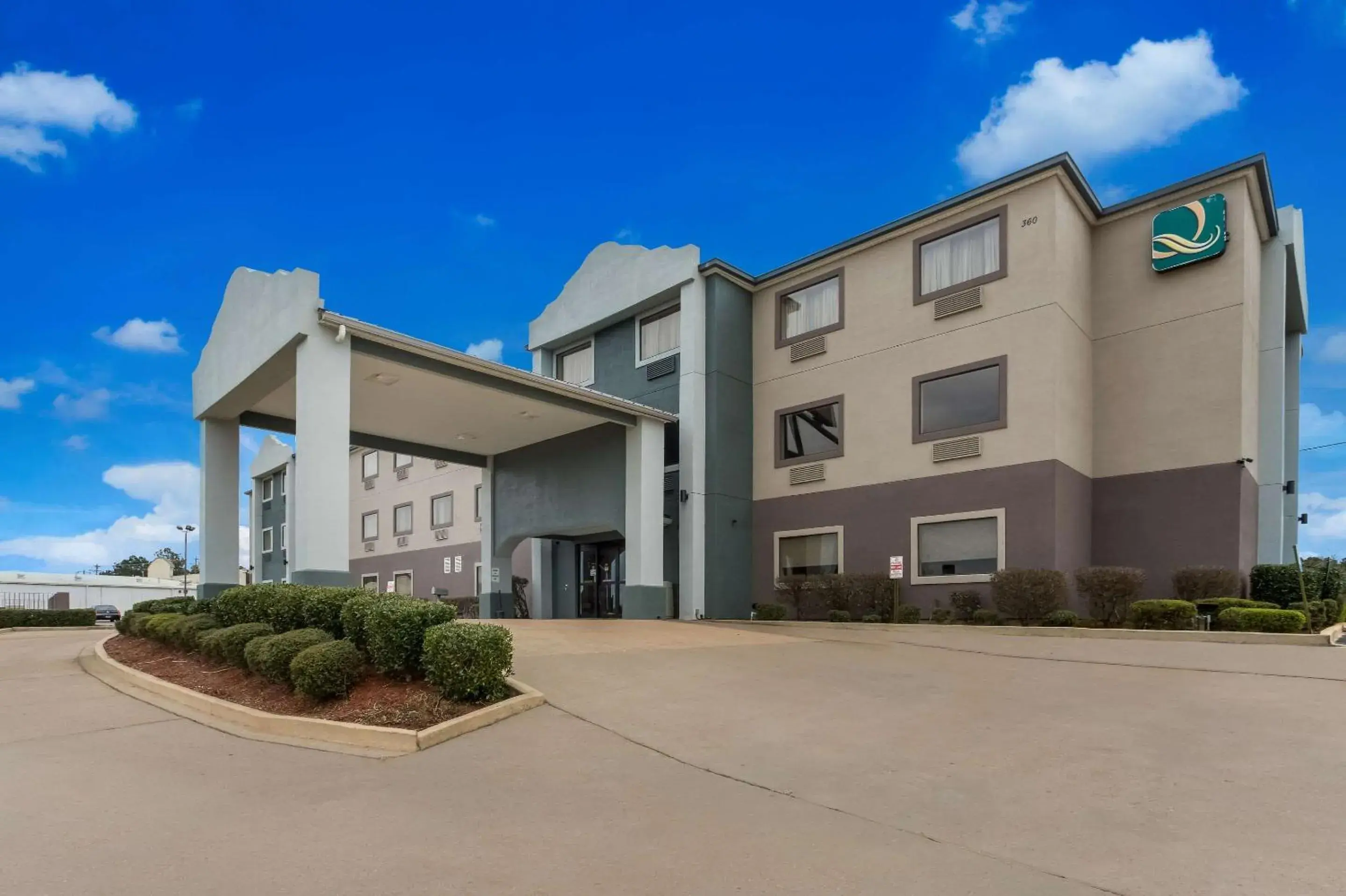 Property building in Quality Inn & Suites Pearl-Jackson Property building in Quality Inn & Suites Pearl-Jackson