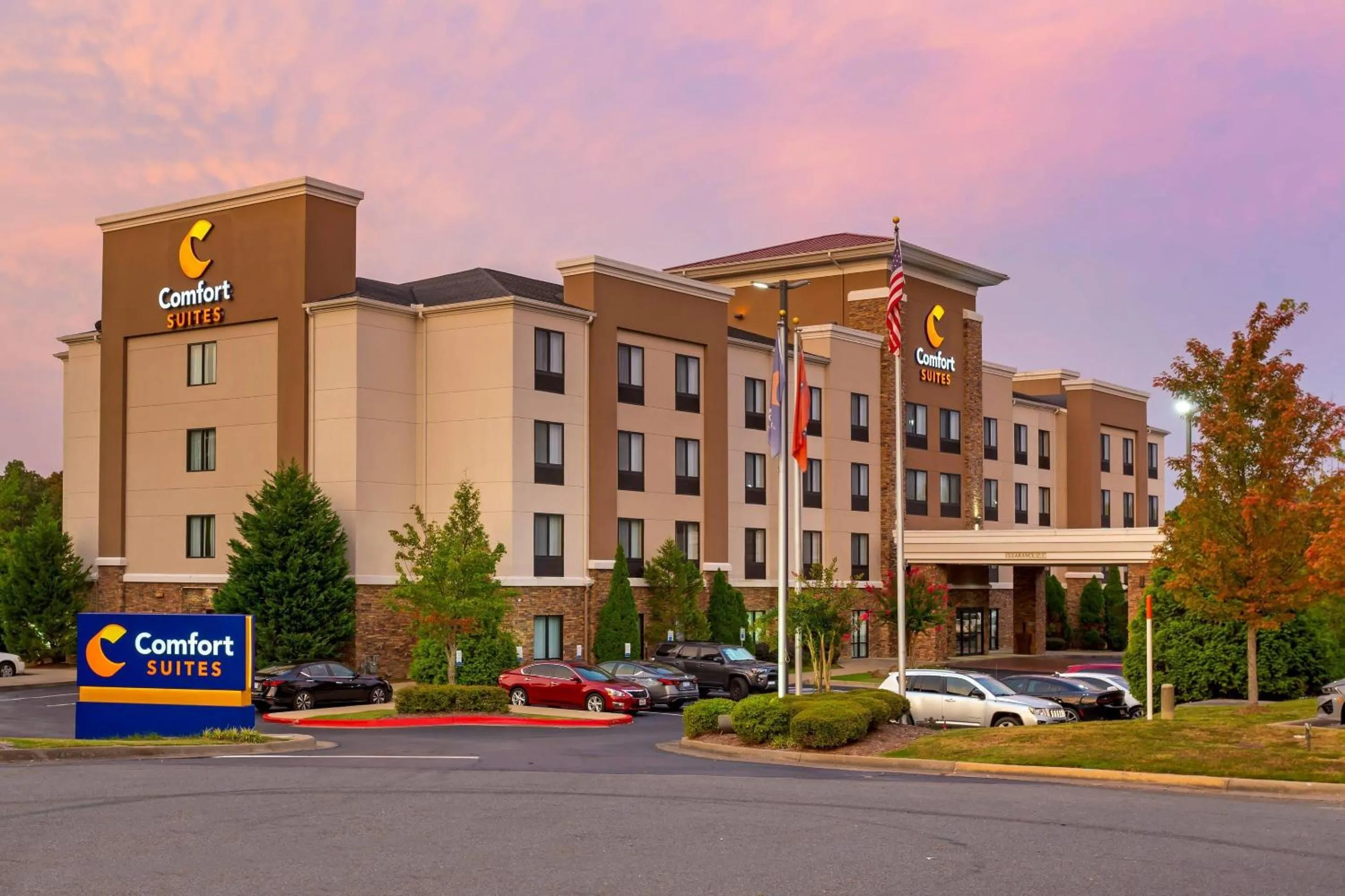 Property building in Comfort Suites Little Rock West