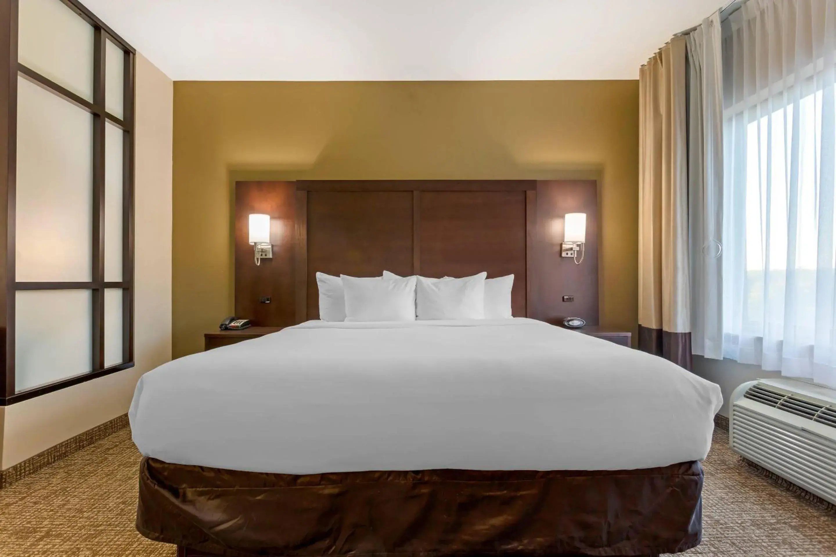 Bedroom, Bed in Comfort Suites Little Rock West Bedroom, Bed in Comfort Suites Little Rock West