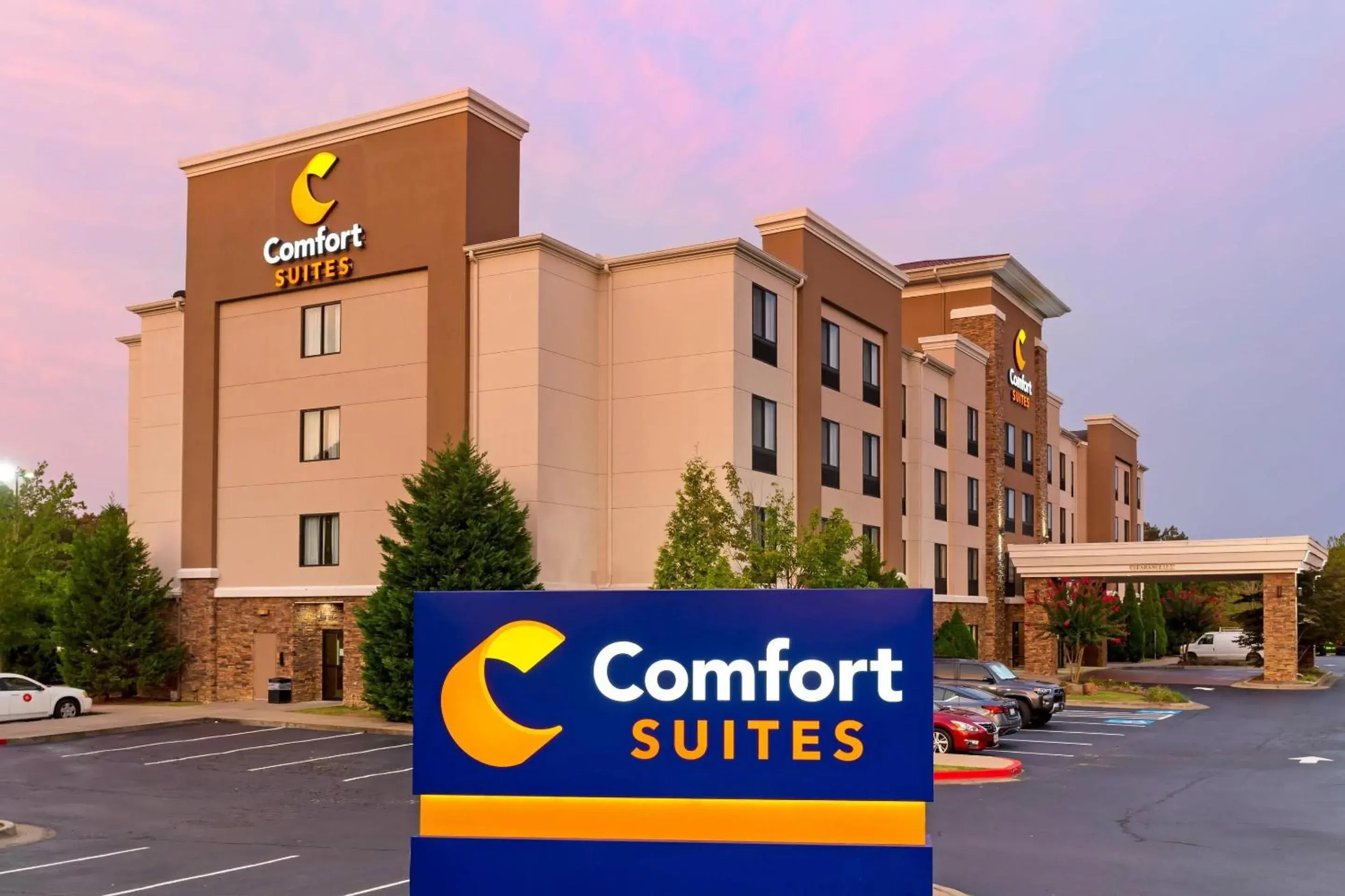 Property building in Comfort Suites Little Rock West Property building in Comfort Suites Little Rock West