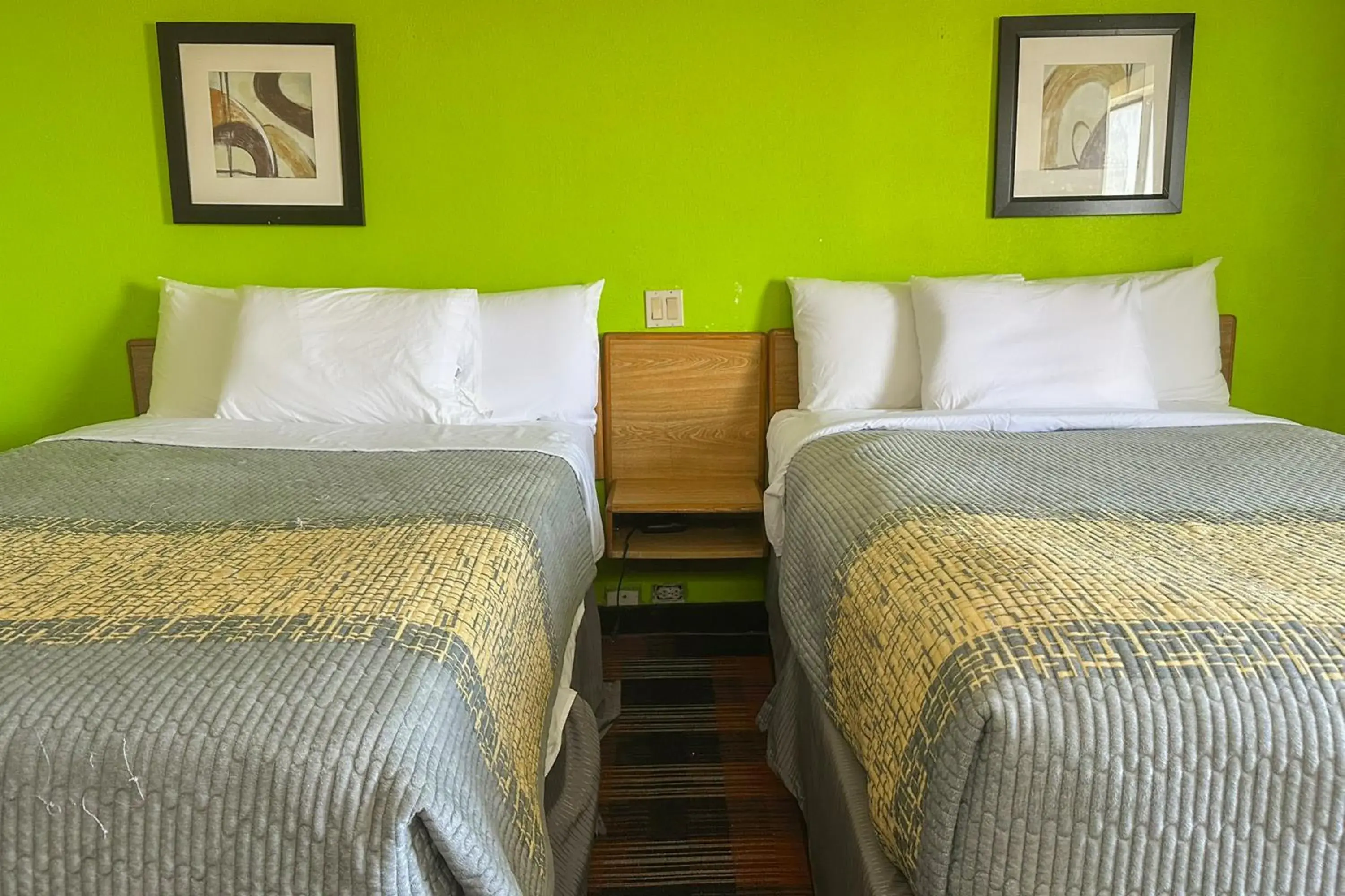 Bedroom, Bed in Classic Inn By OYO I- 240 Near Memphis Airport Bedroom, Bed in Classic Inn By OYO I- 240 Near Memphis Airport