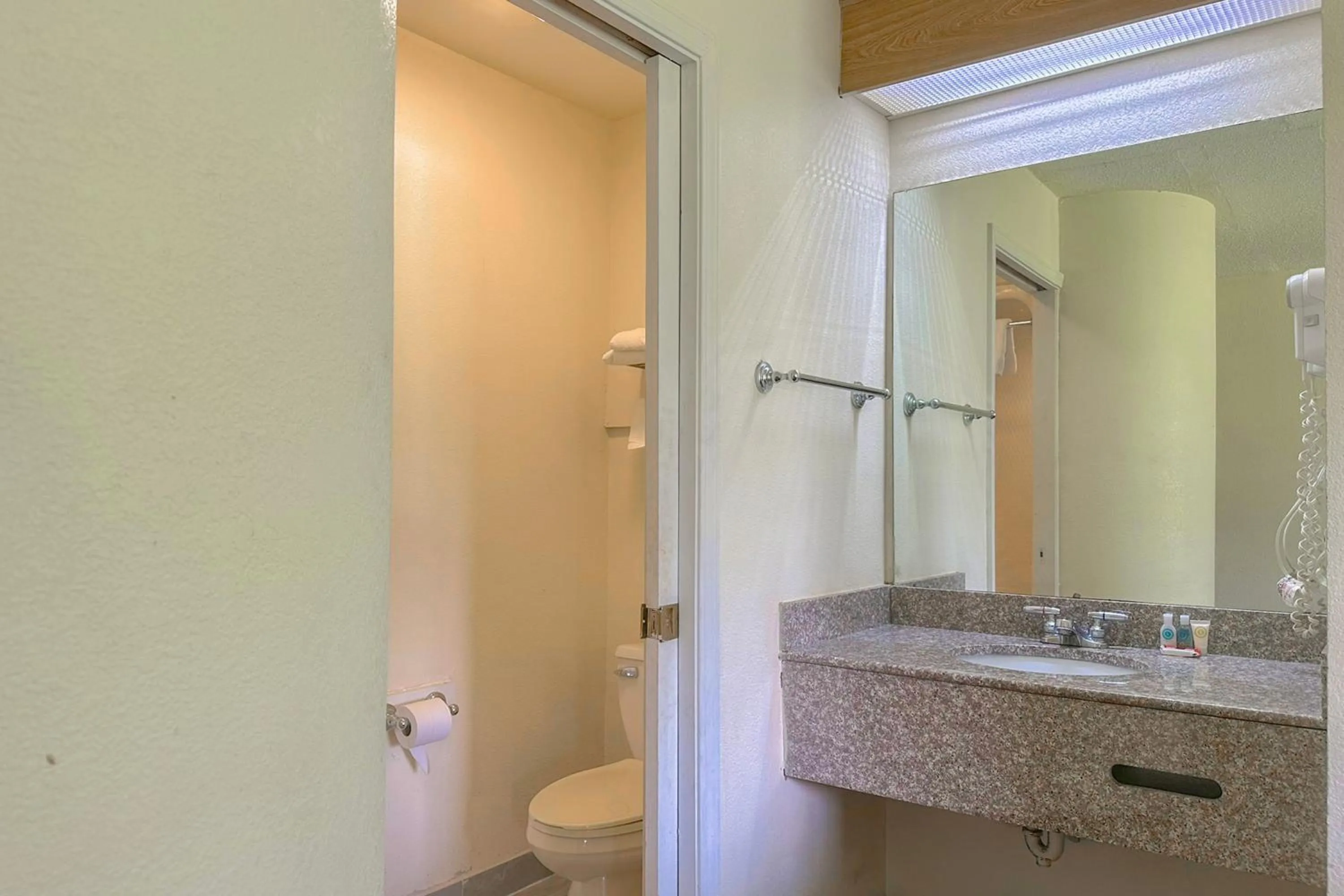 Bathroom in Classic Inn By Townhouse American Way Memphis I 240