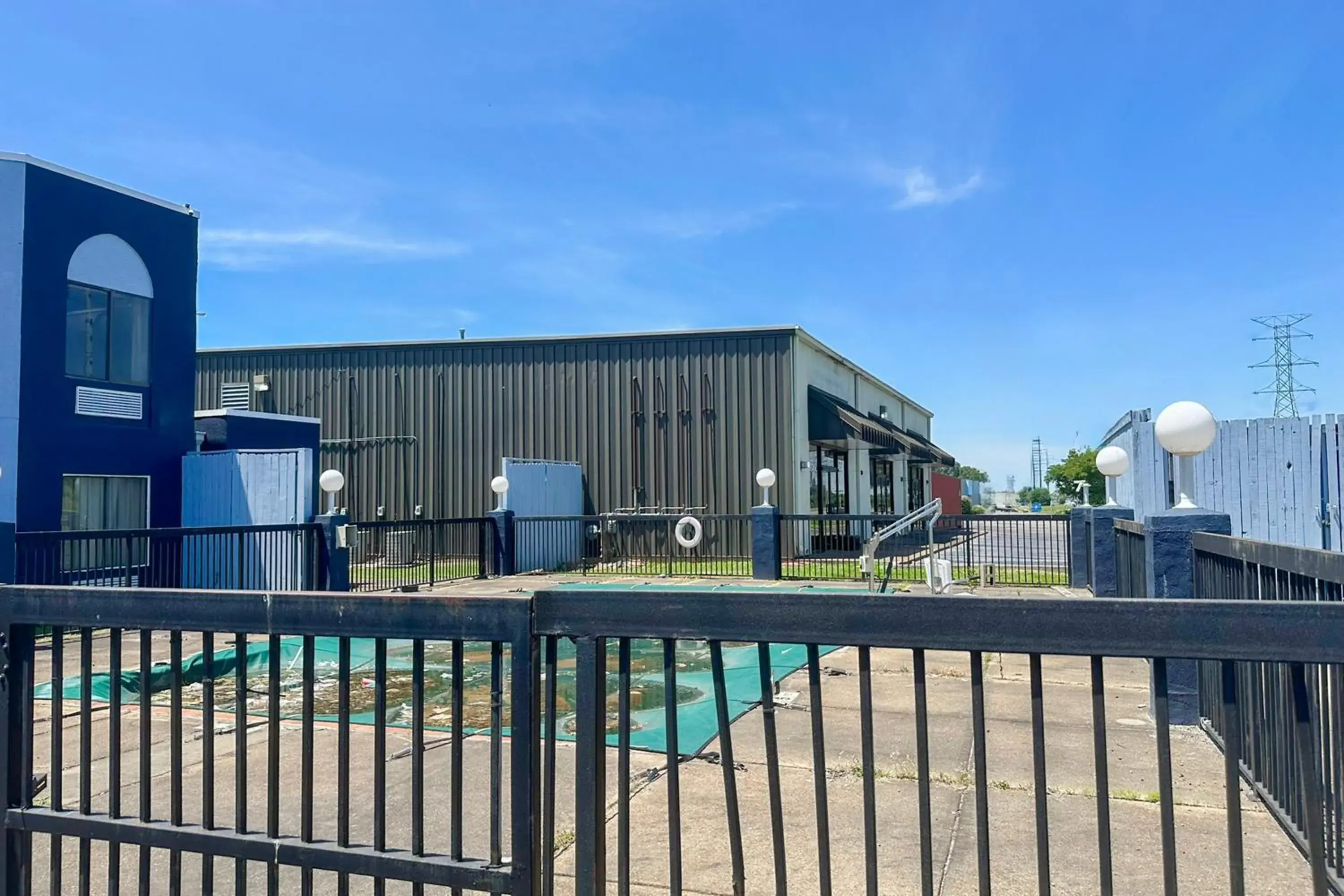 Property building in Classic Inn By OYO I- 240 Near Memphis Airport Property building in Classic Inn By OYO I- 240 Near Memphis Airport