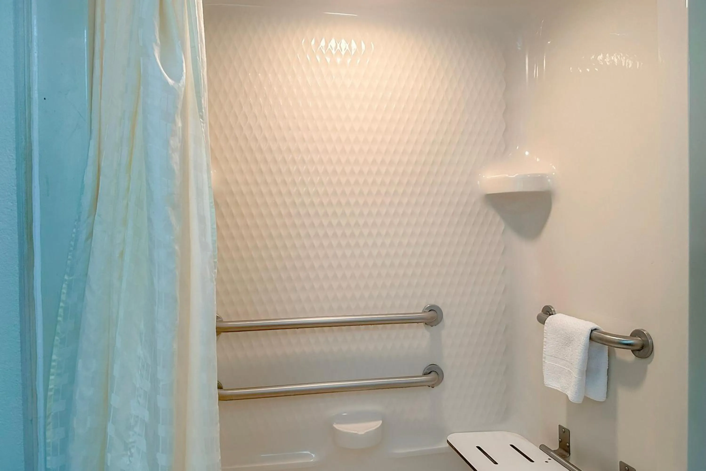 Bathroom in Classic Inn By Townhouse American Way Memphis I 240