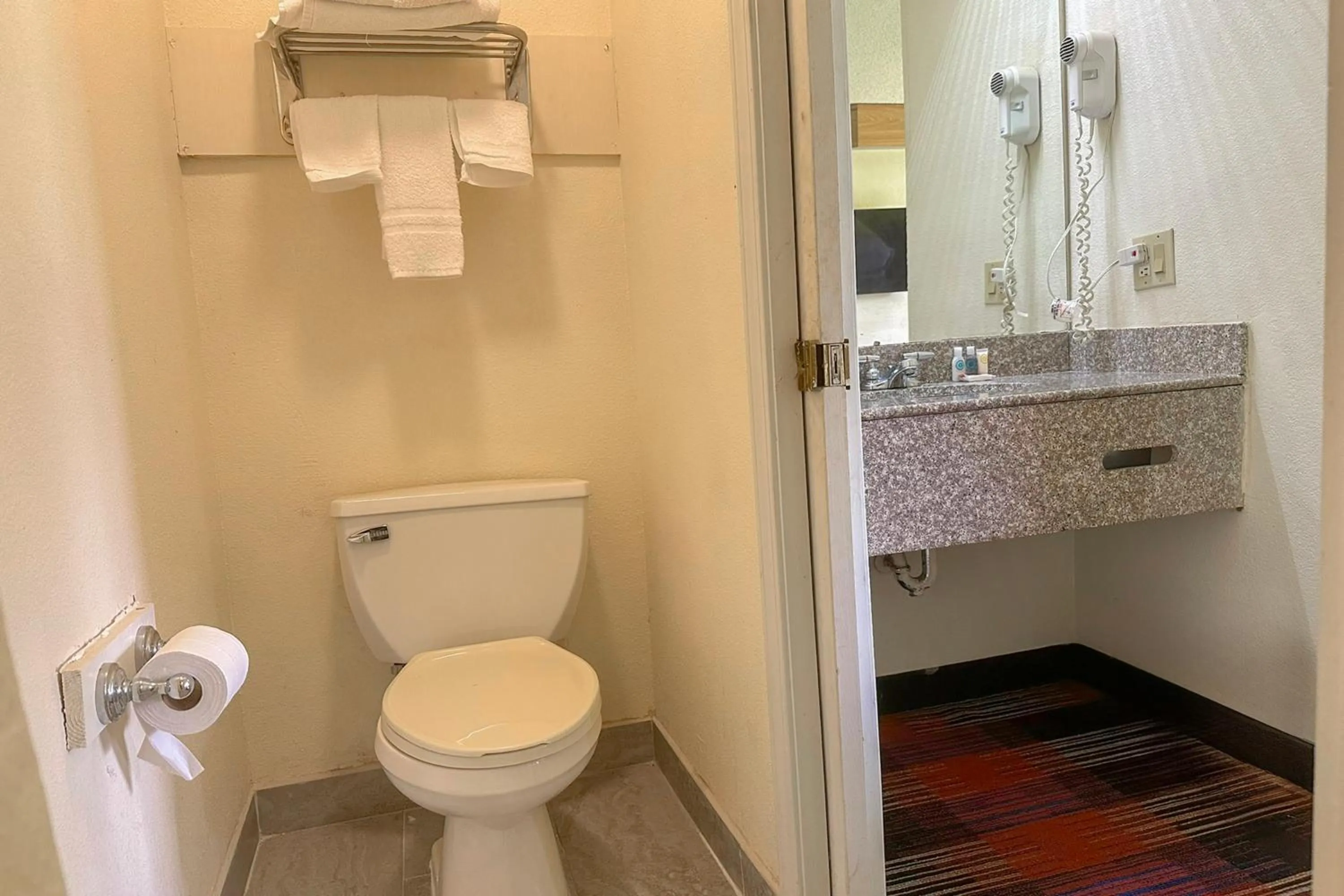 Bathroom in Classic Inn By Townhouse American Way Memphis I 240