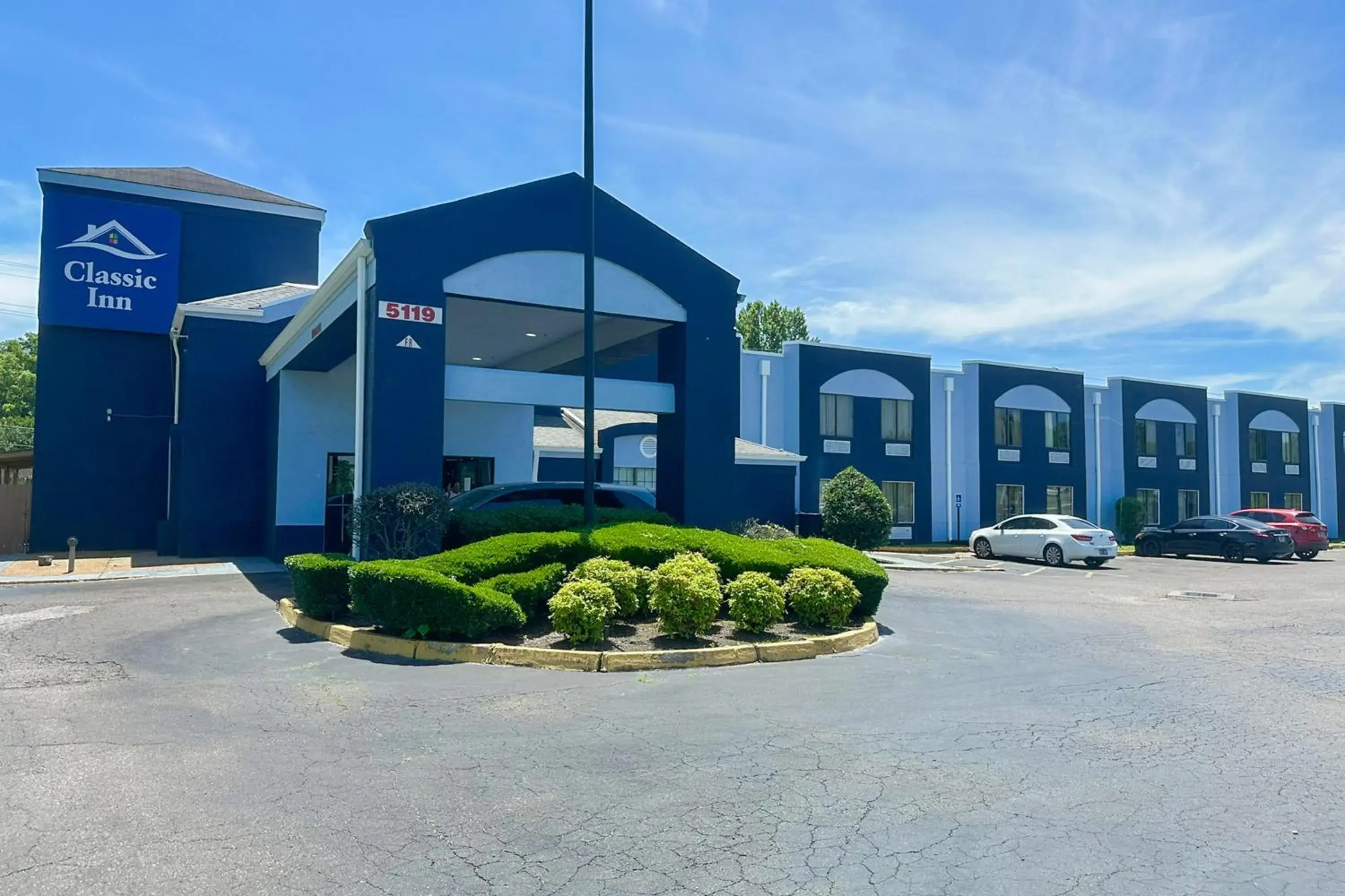 Property building in Classic Inn By OYO I- 240 Near Memphis Airport Property building in Classic Inn By OYO I- 240 Near Memphis Airport