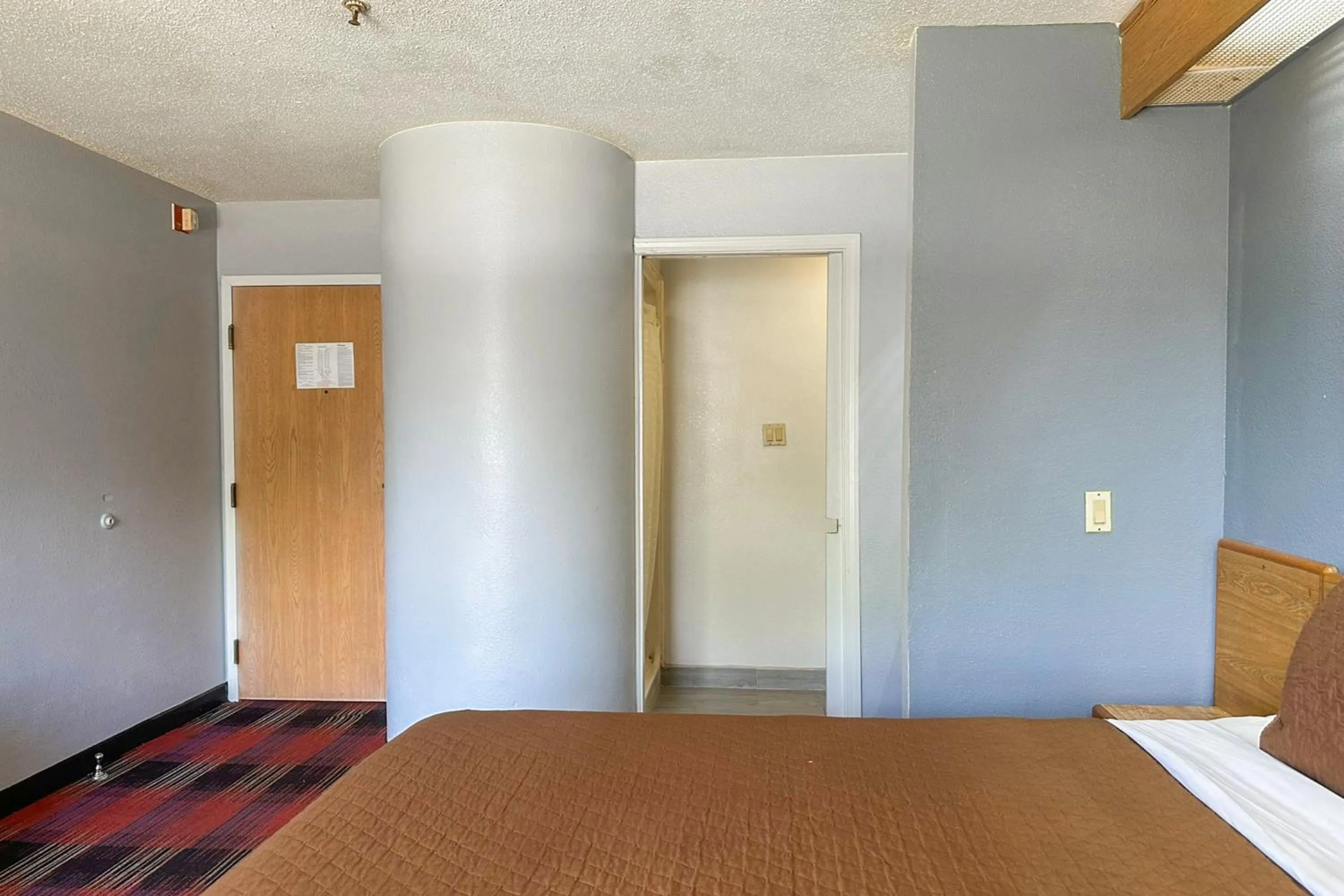 Bedroom, Bed in Classic Inn By Townhouse American Way Memphis I 240