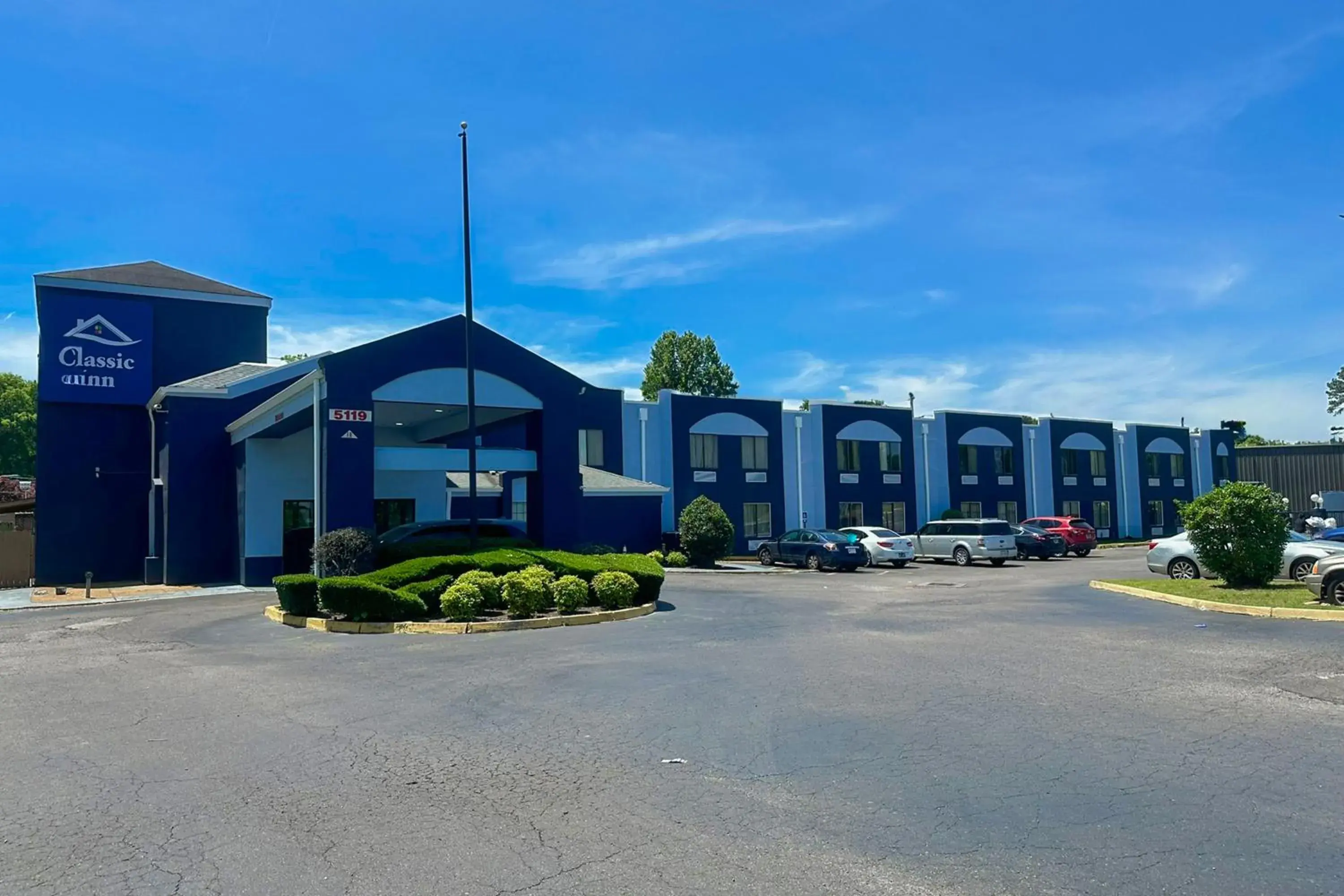 Property building in Classic Inn By OYO I- 240 Near Memphis Airport Property building in Classic Inn By OYO I- 240 Near Memphis Airport