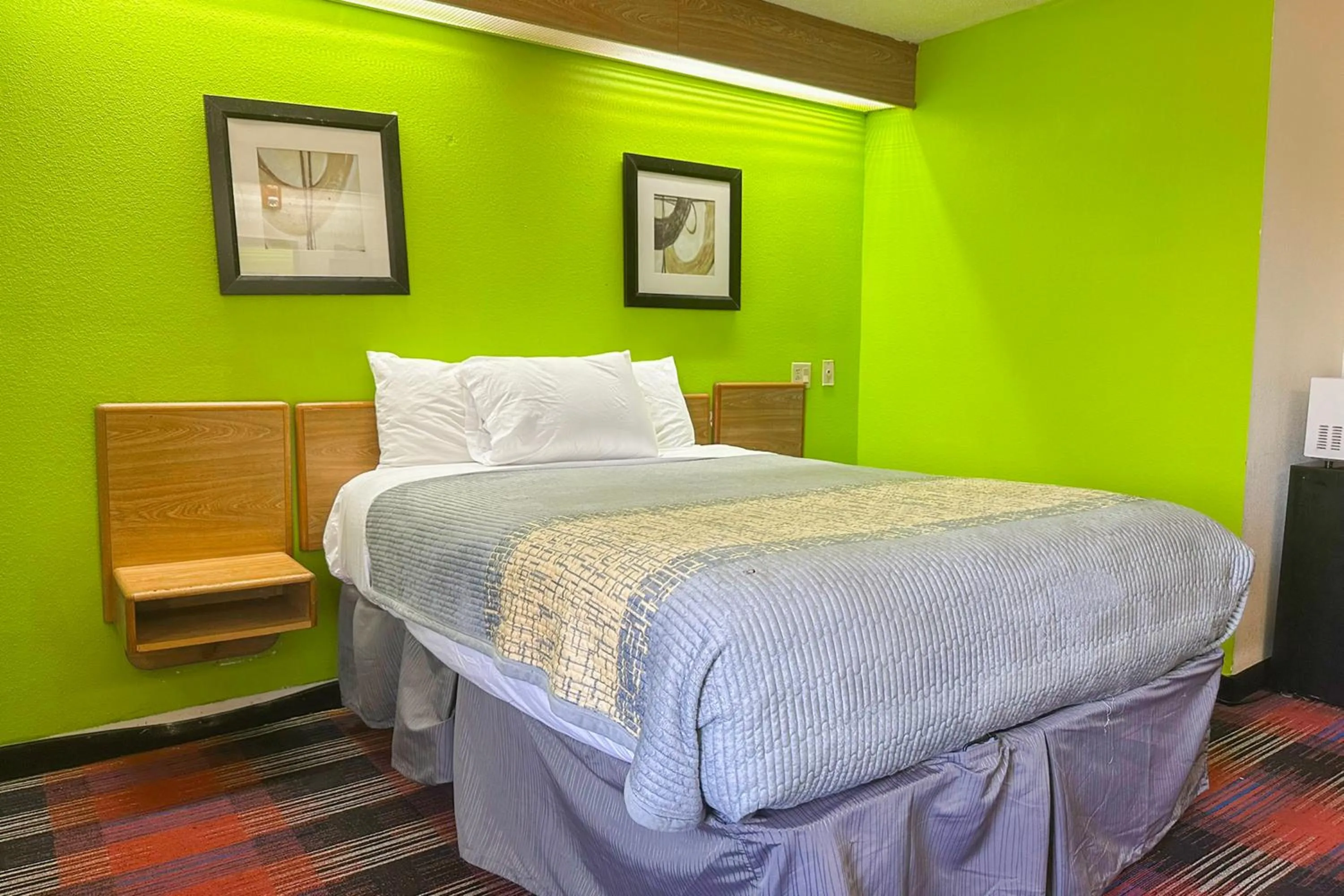 Bedroom, Bed in Classic Inn By Townhouse American Way Memphis I 240