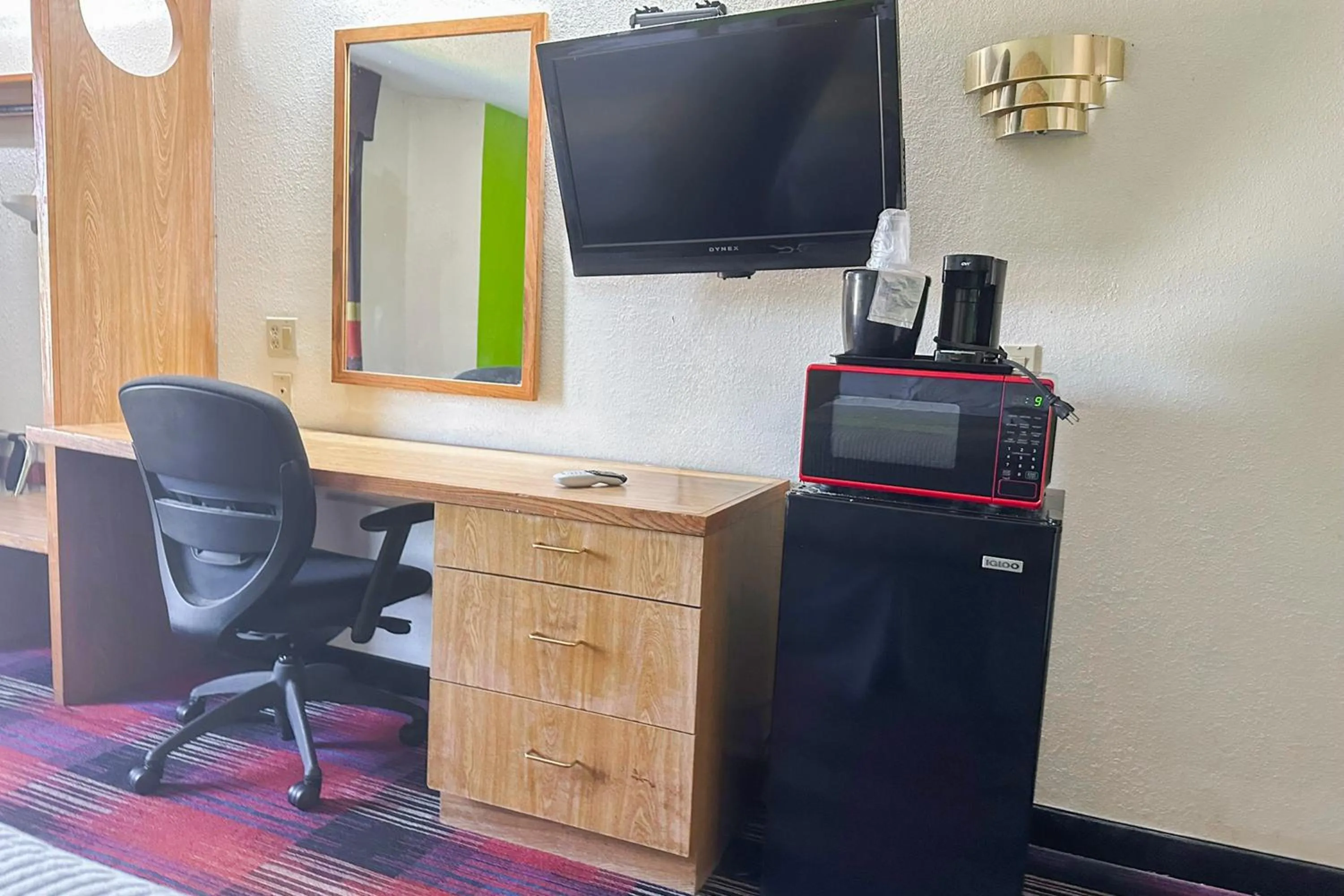 TV and multimedia in Classic Inn By Townhouse American Way Memphis I 240