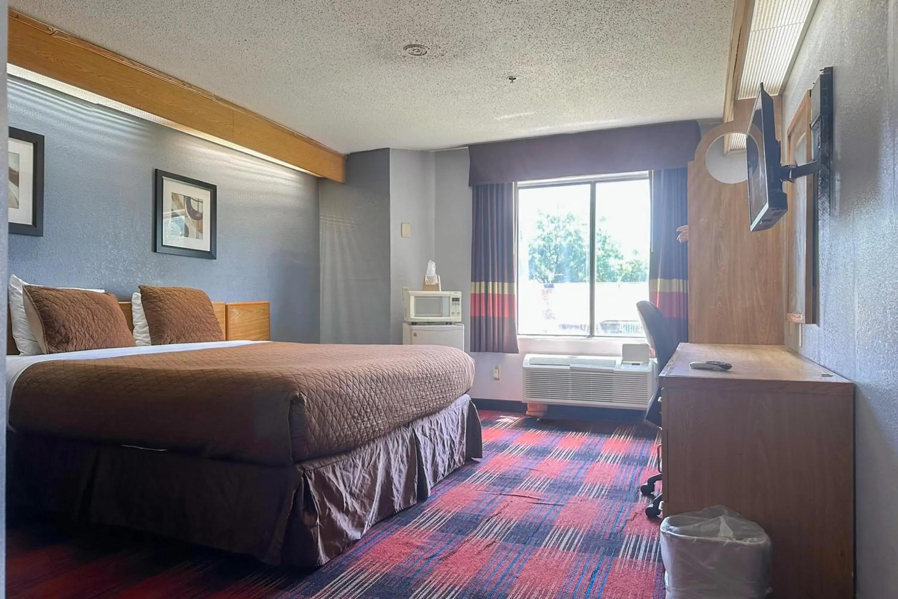 Queen Room - Accessible/Nonsmoking in Classic Inn By OYO I- 240 Near Memphis Airport Queen Room - Accessible/Nonsmoking in Classic Inn By OYO I- 240 Near Memphis Airport