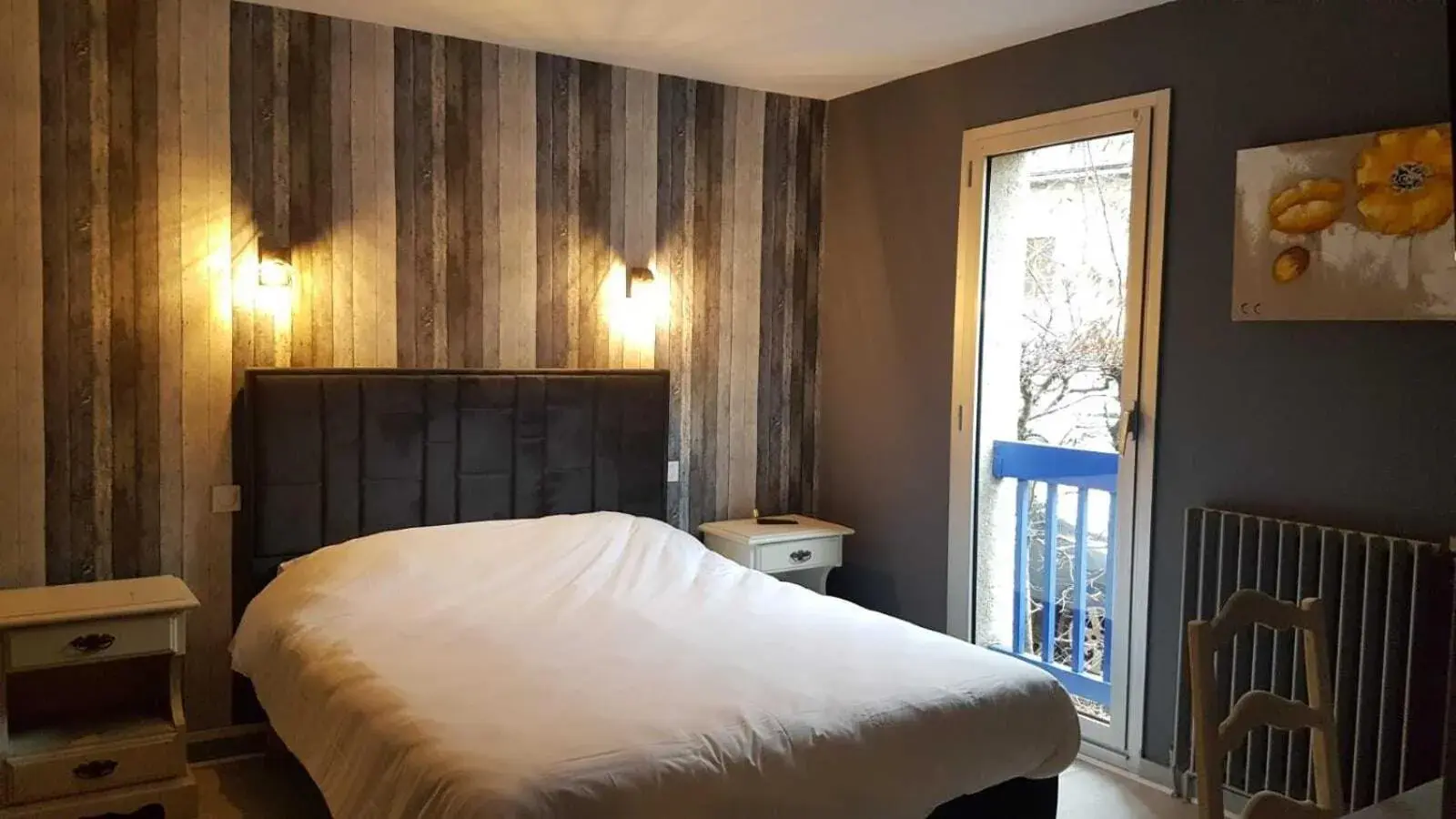 Double Room with Private Bathroom - single occupancy in Le Castel du Cantal Groupe Village Fani Double Room with Private Bathroom - single occupancy in Le Castel du Cantal Groupe Village Fani