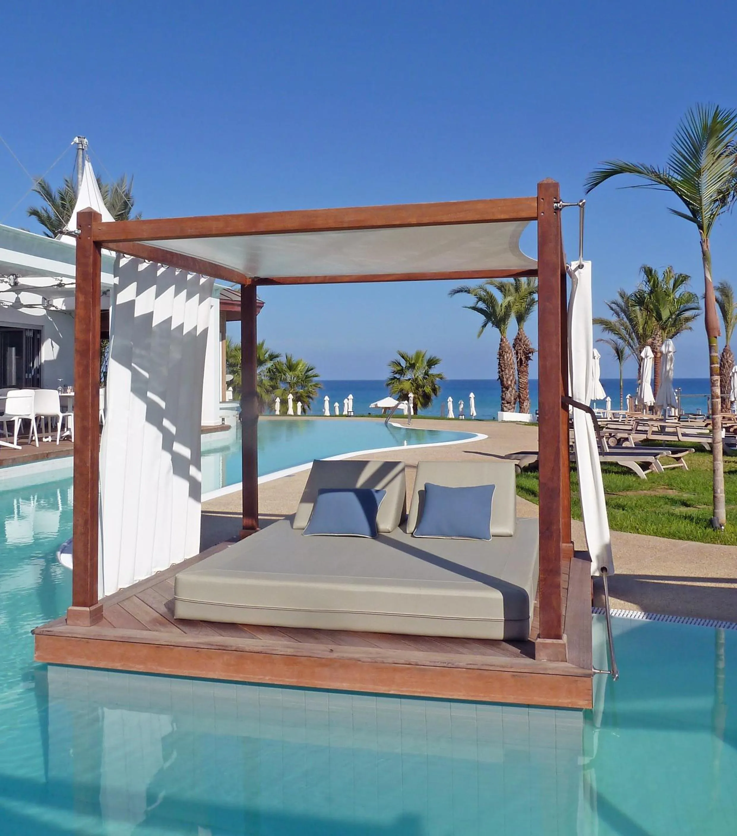 Swimming pool in Sunrise Pearl Hotel & Spa