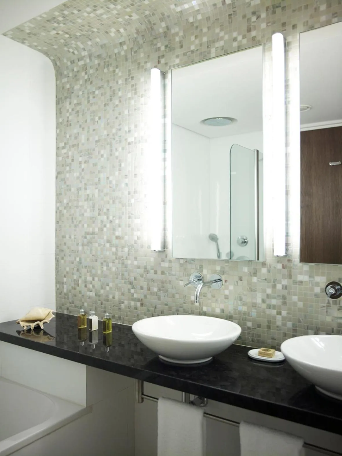 Bathroom in Sunrise Pearl Hotel & Spa