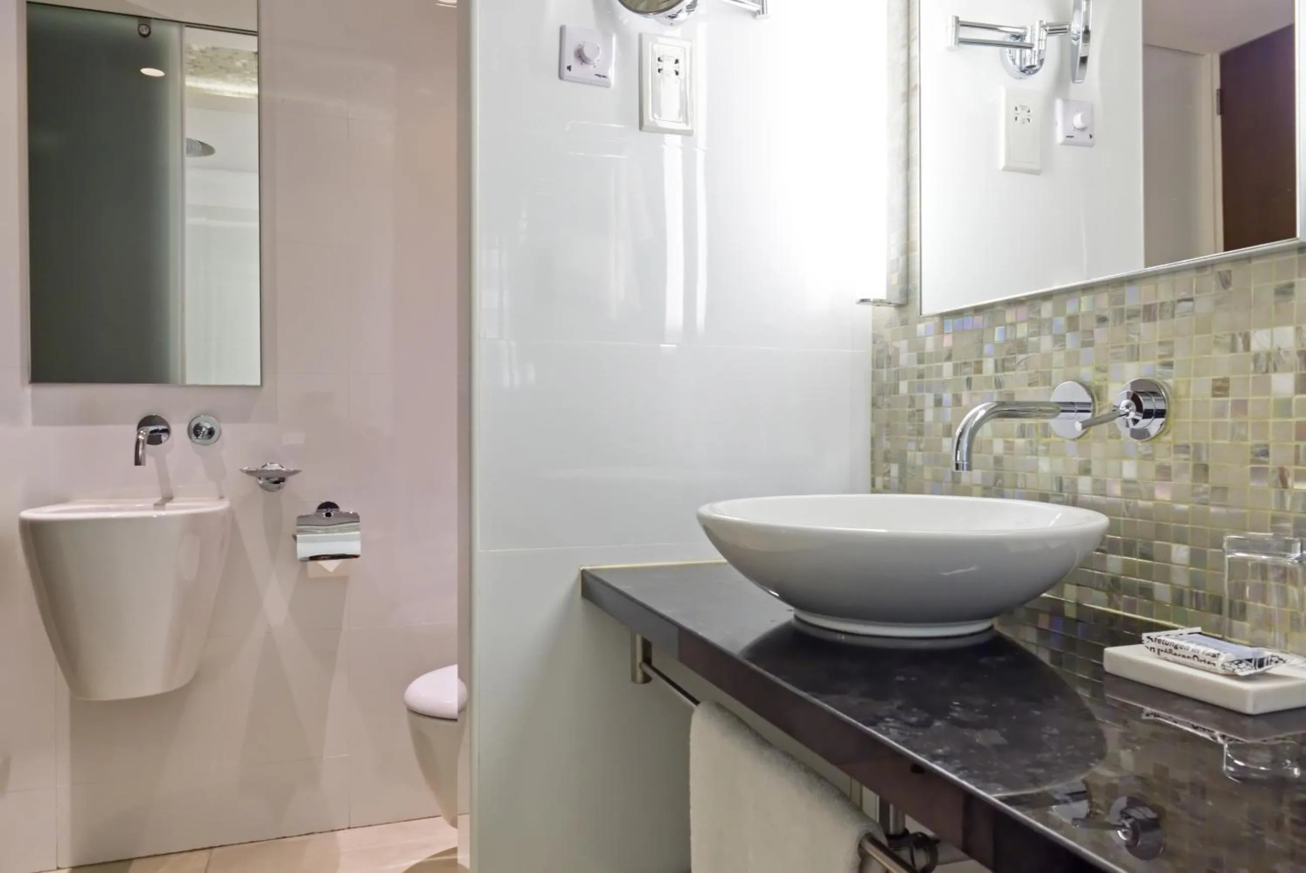 Bathroom in Sunrise Pearl Hotel & Spa