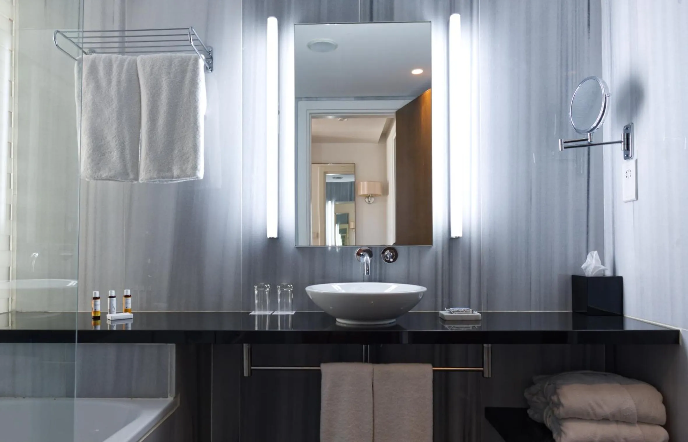 Bathroom in Sunrise Pearl Hotel & Spa